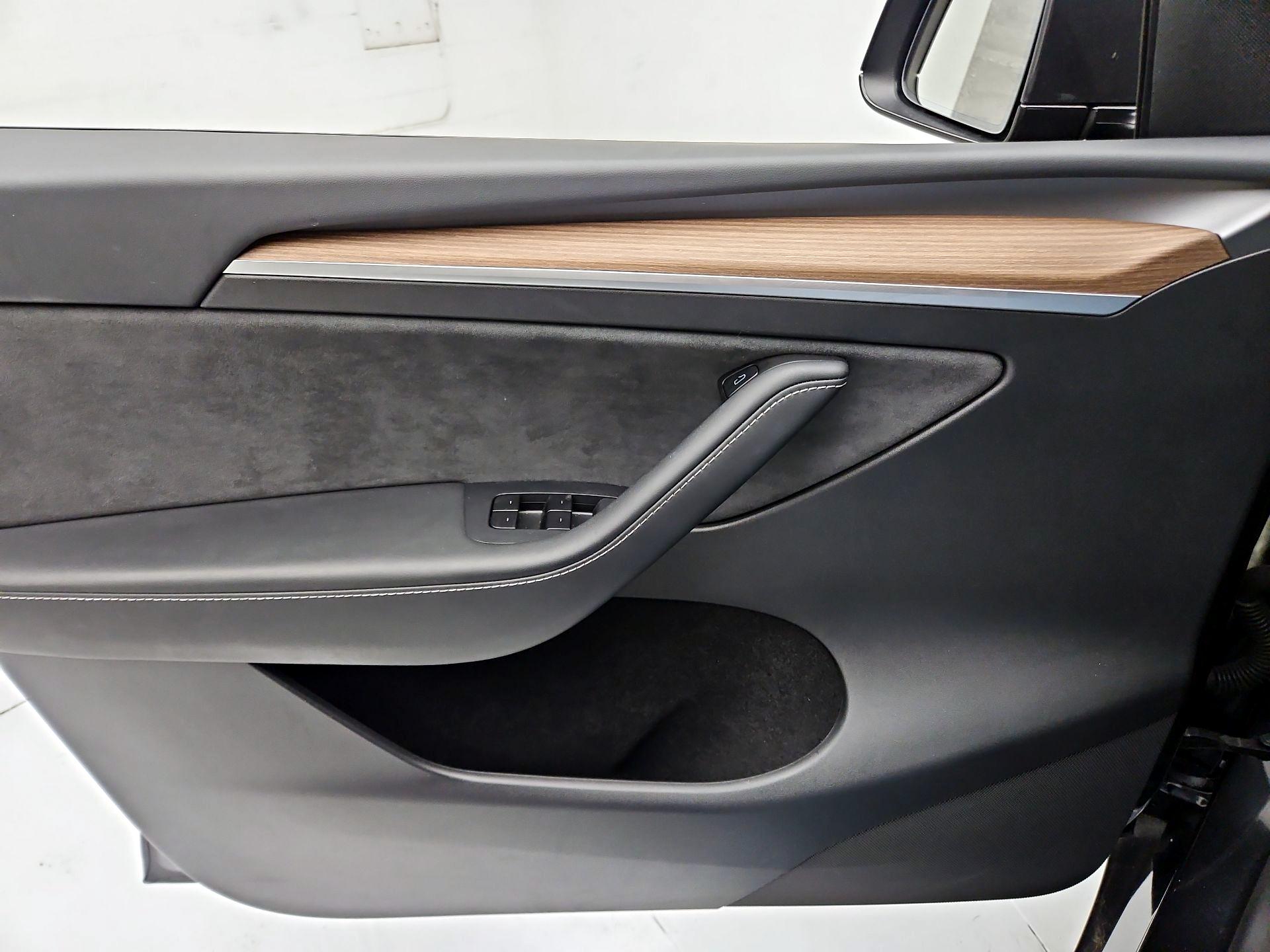 Thumbnail: 2025 Tesla Model Y - 12