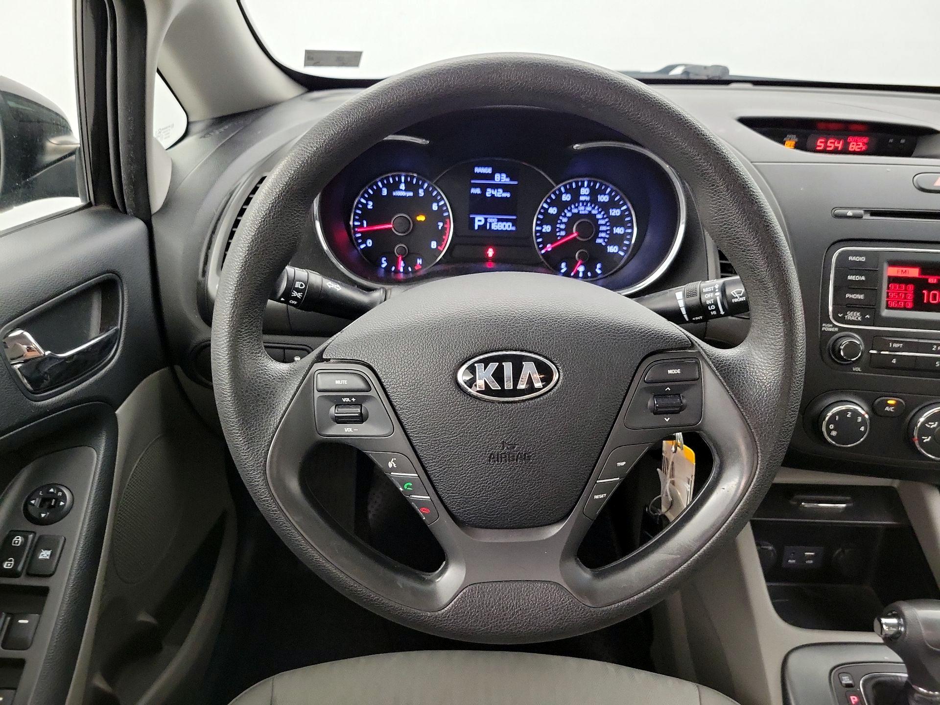 Thumbnail: 2016 Kia Forte - 10