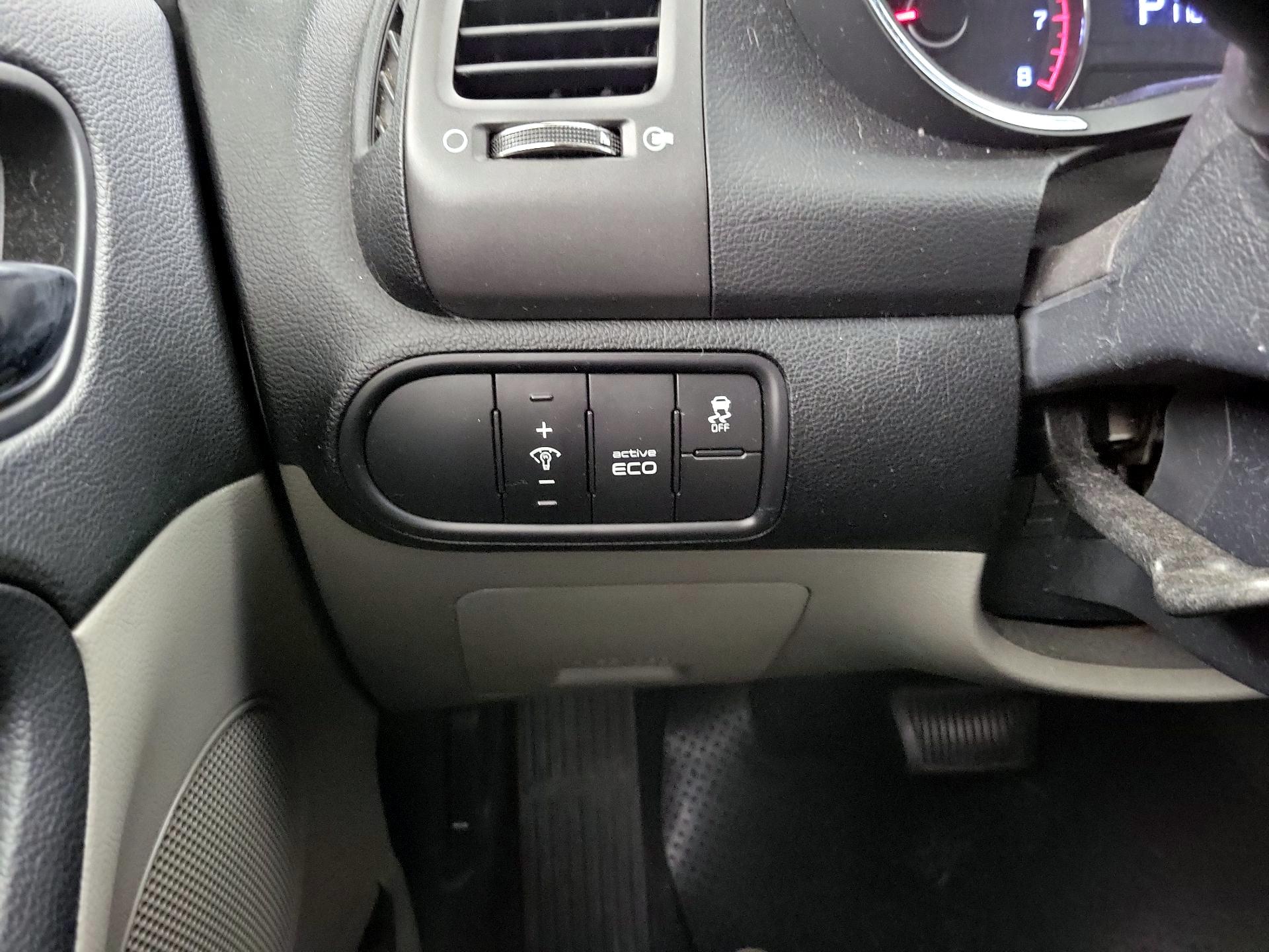 Thumbnail: 2016 Kia Forte - 13