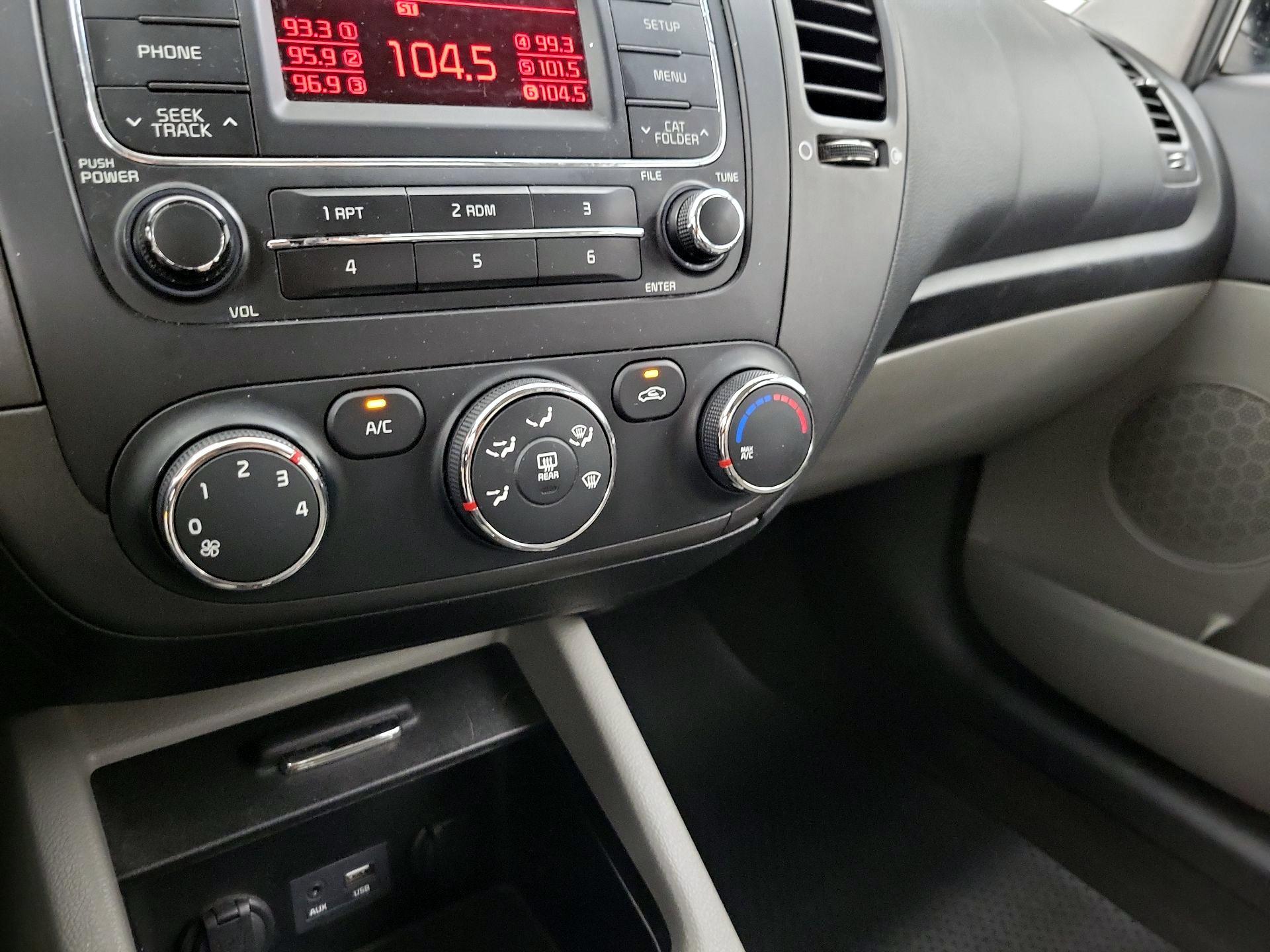 Thumbnail: 2016 Kia Forte - 15