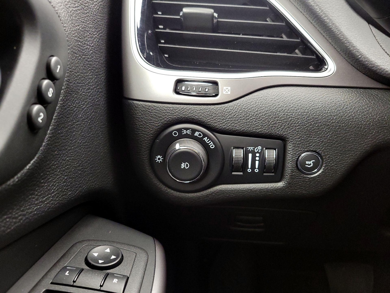 2022 Jeep Cherokee Limited - Photo 14