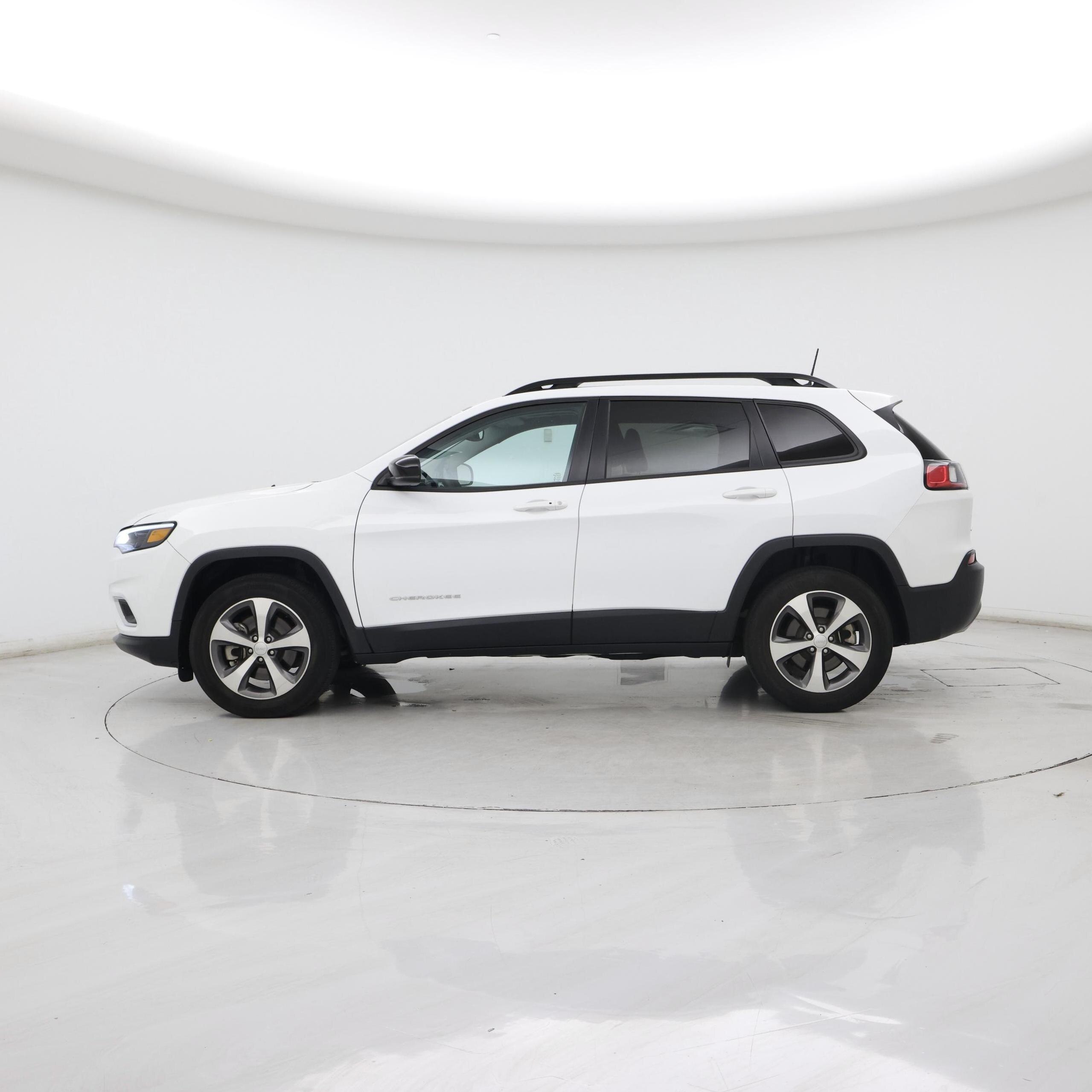 Thumbnail: 2022 Jeep Cherokee - 3