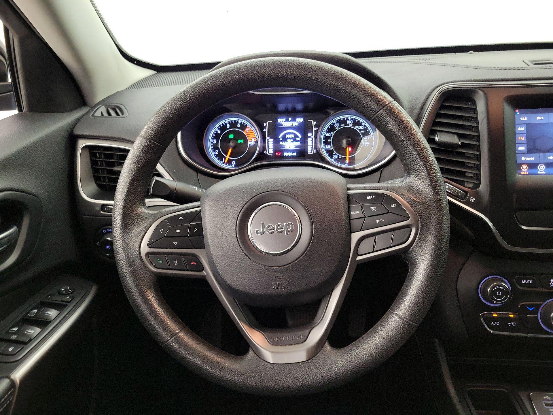 Thumbnail: 2019 Jeep Cherokee - 10