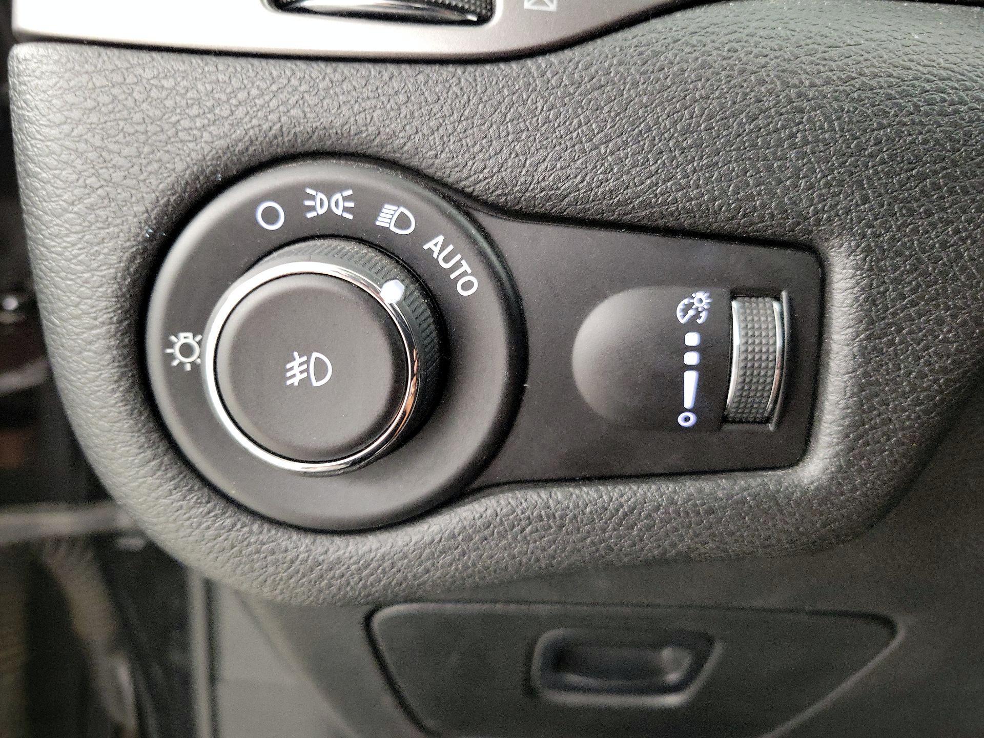 Thumbnail: 2019 Jeep Cherokee - 13