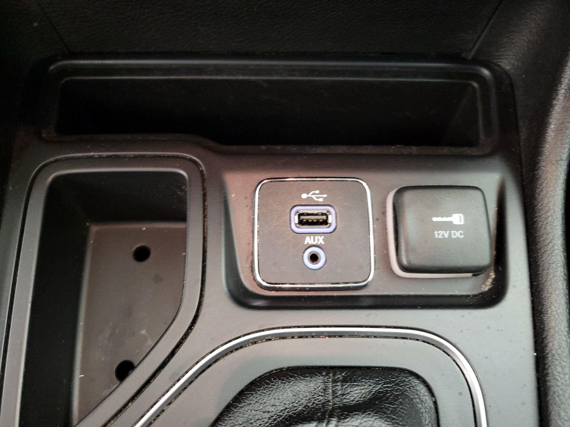 Thumbnail: 2019 Jeep Cherokee - 18