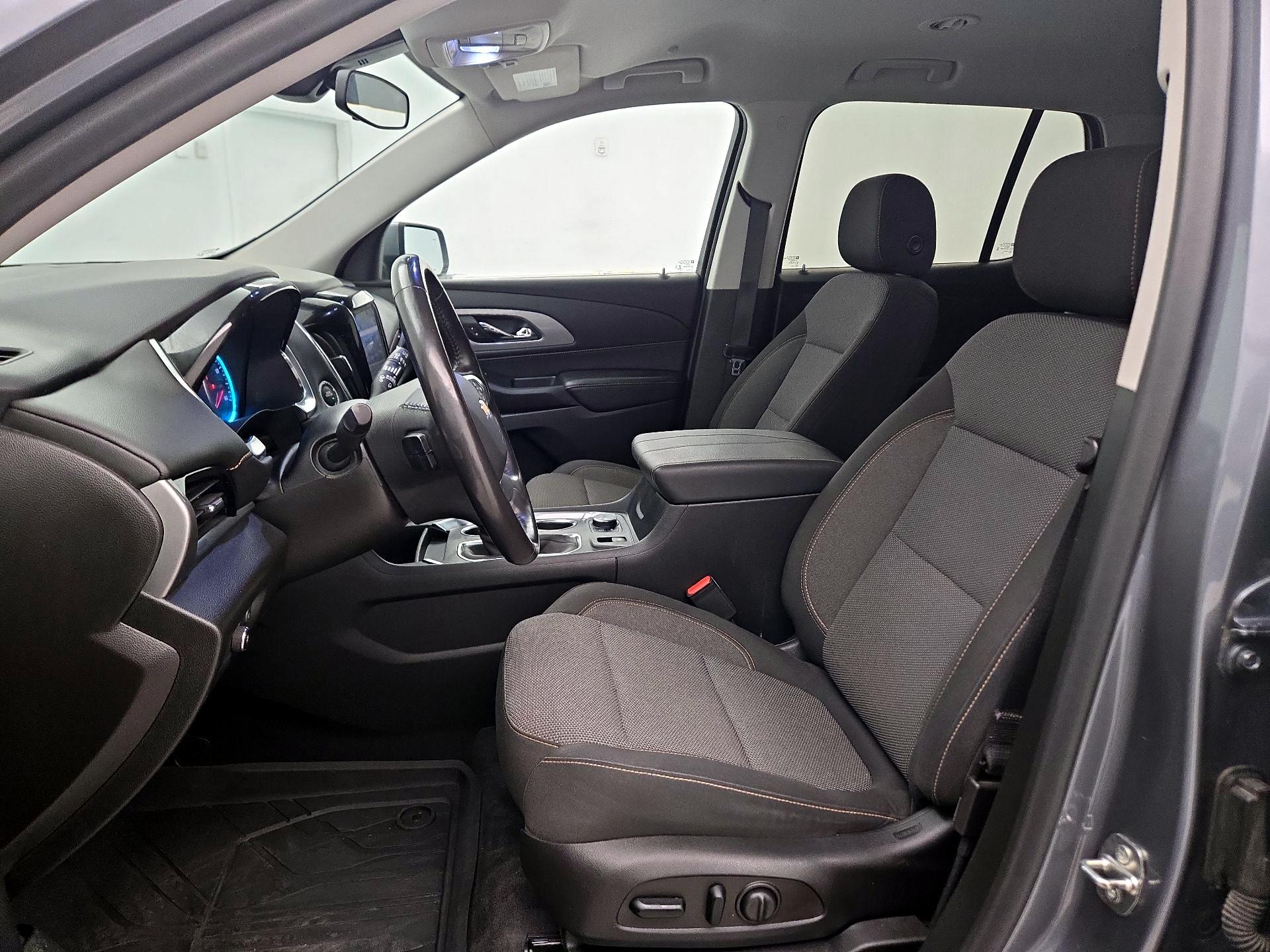 Thumbnail: 2021 Chevrolet Traverse - 9