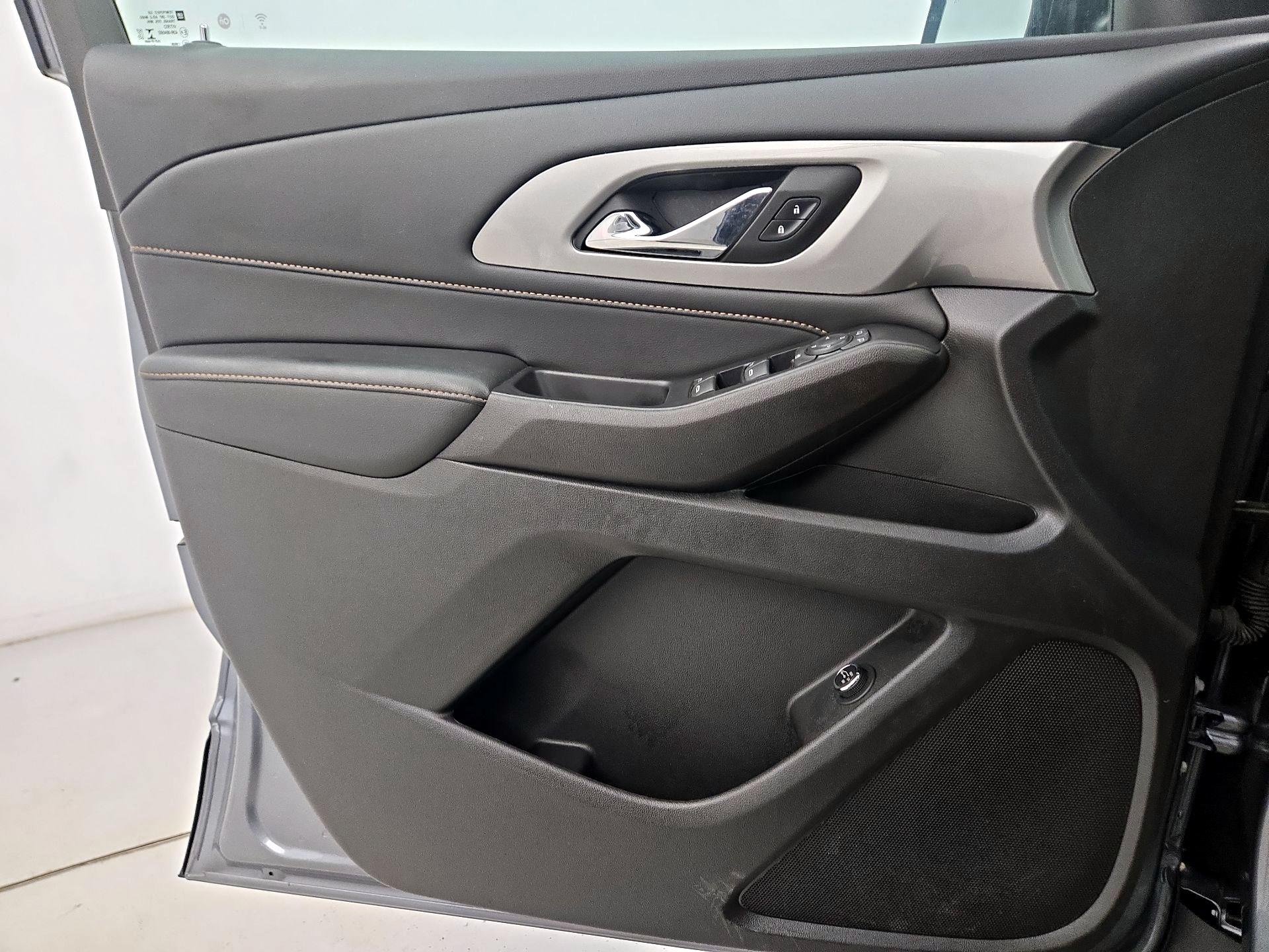 Thumbnail: 2021 Chevrolet Traverse - 10