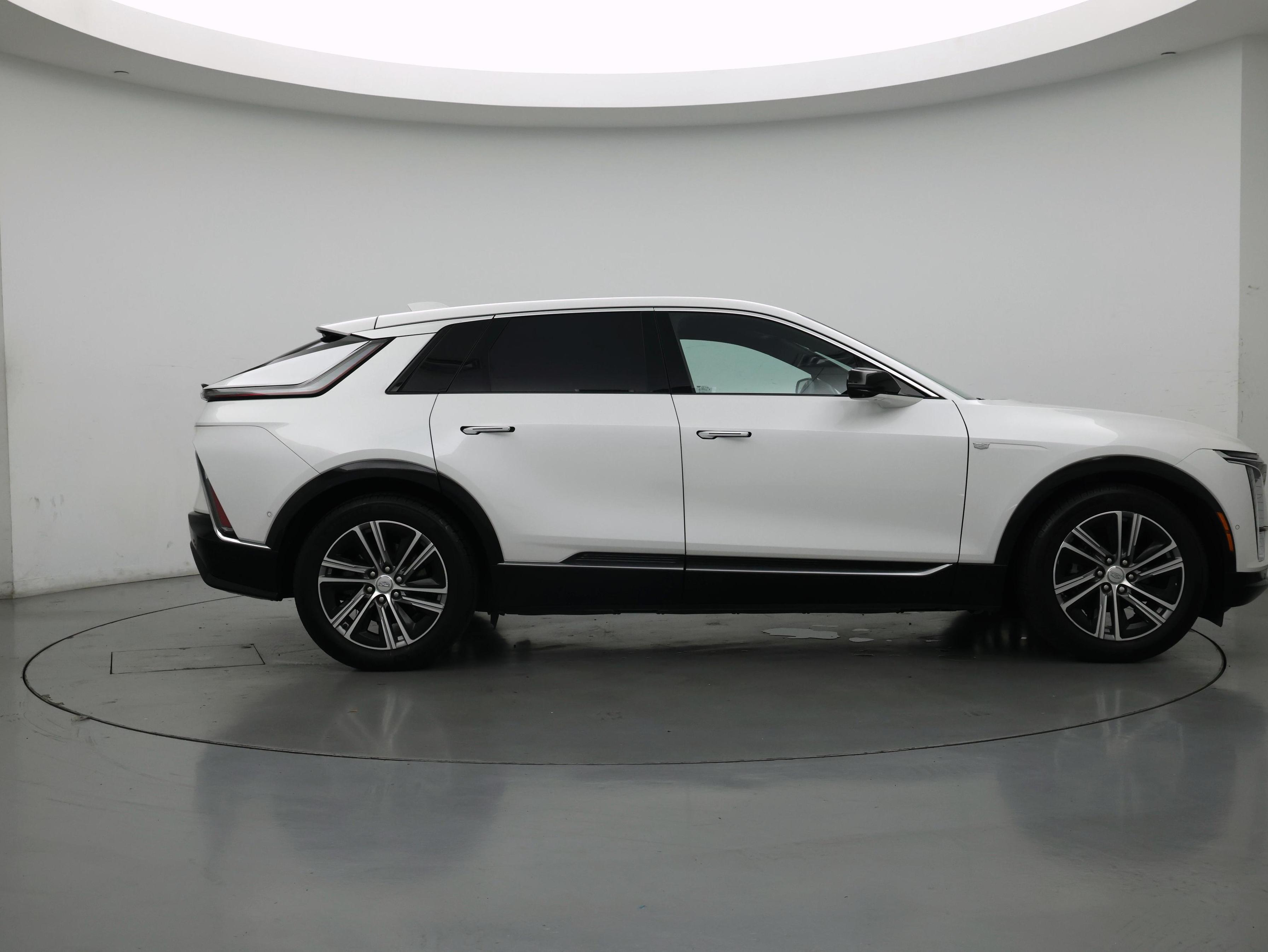 Thumbnail: 2024 Cadillac Lyriq - 7