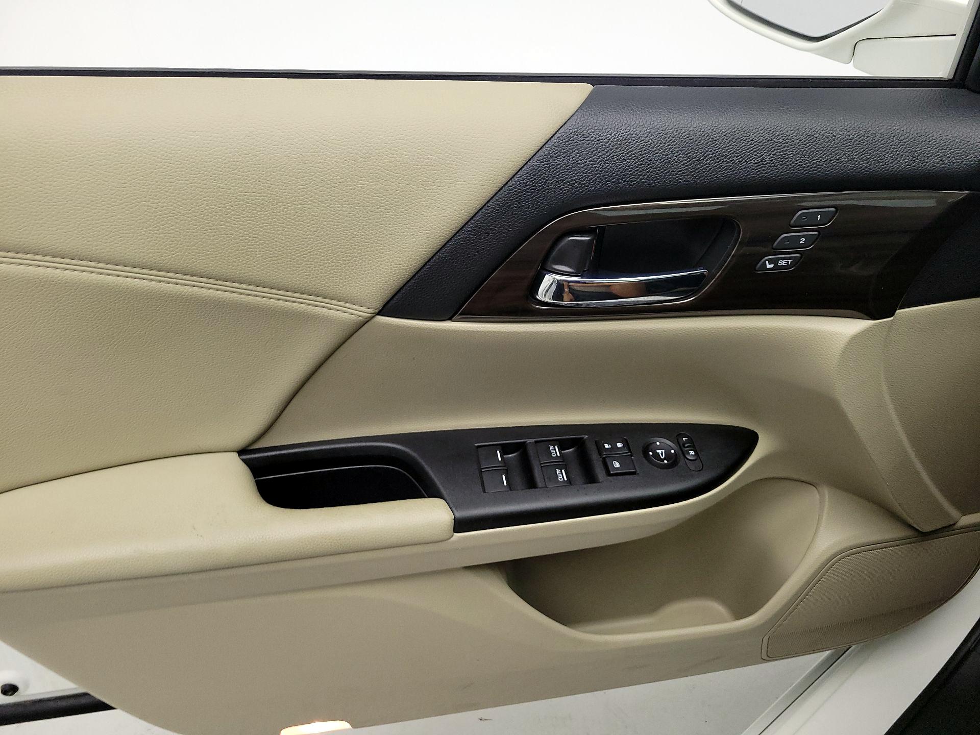 Thumbnail: 2016 Honda Accord - 12