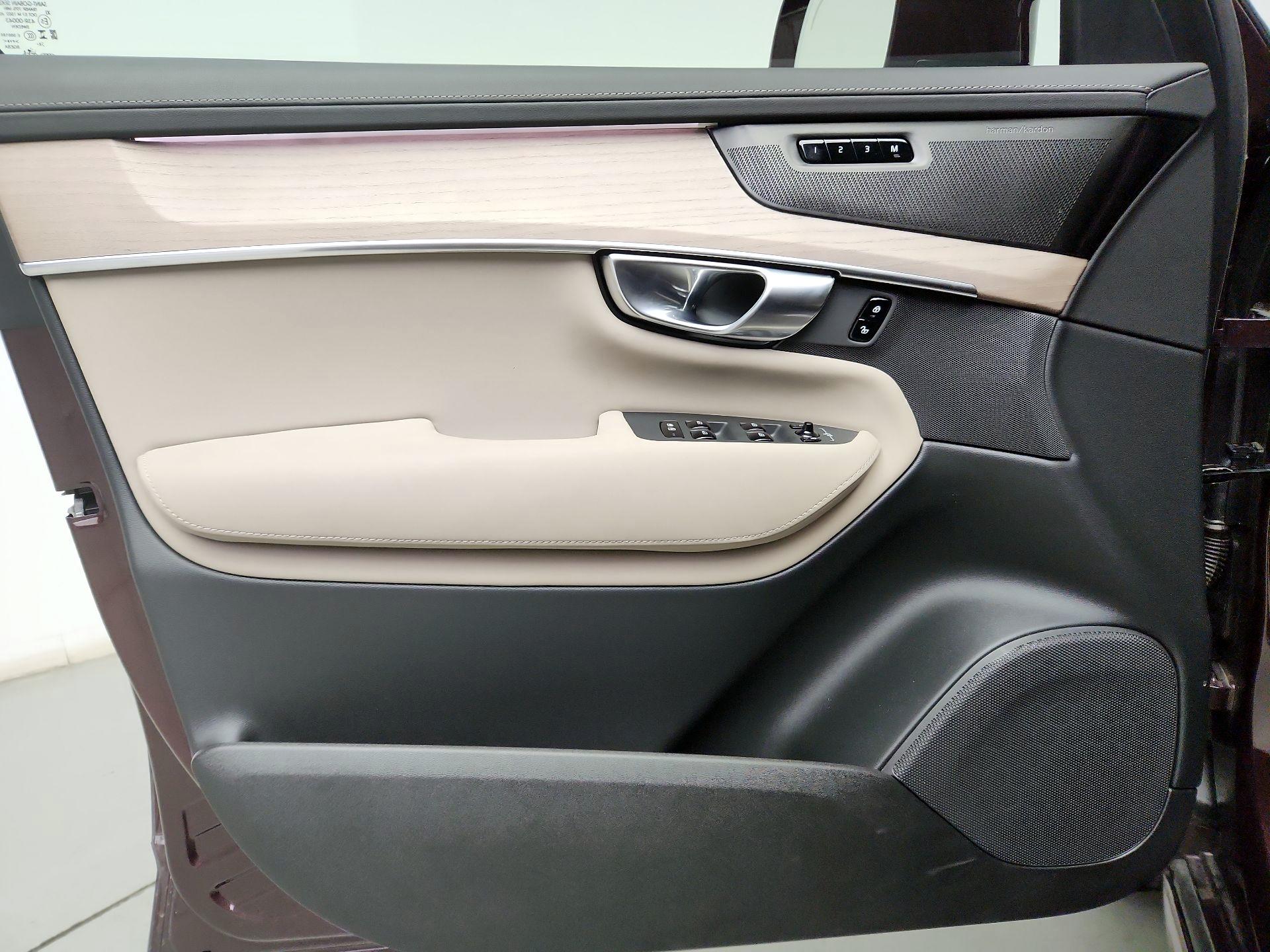 Thumbnail: 2025 Volvo XC90 - 12