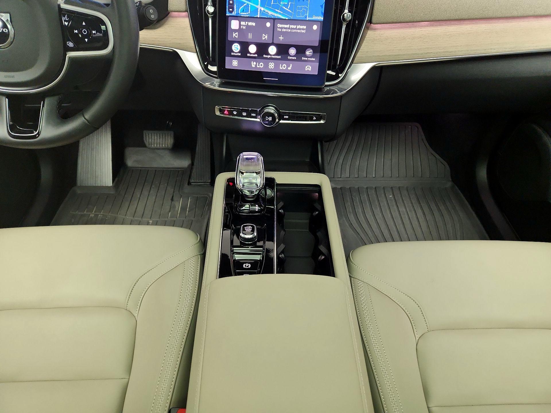 Thumbnail: 2025 Volvo XC90 - 18