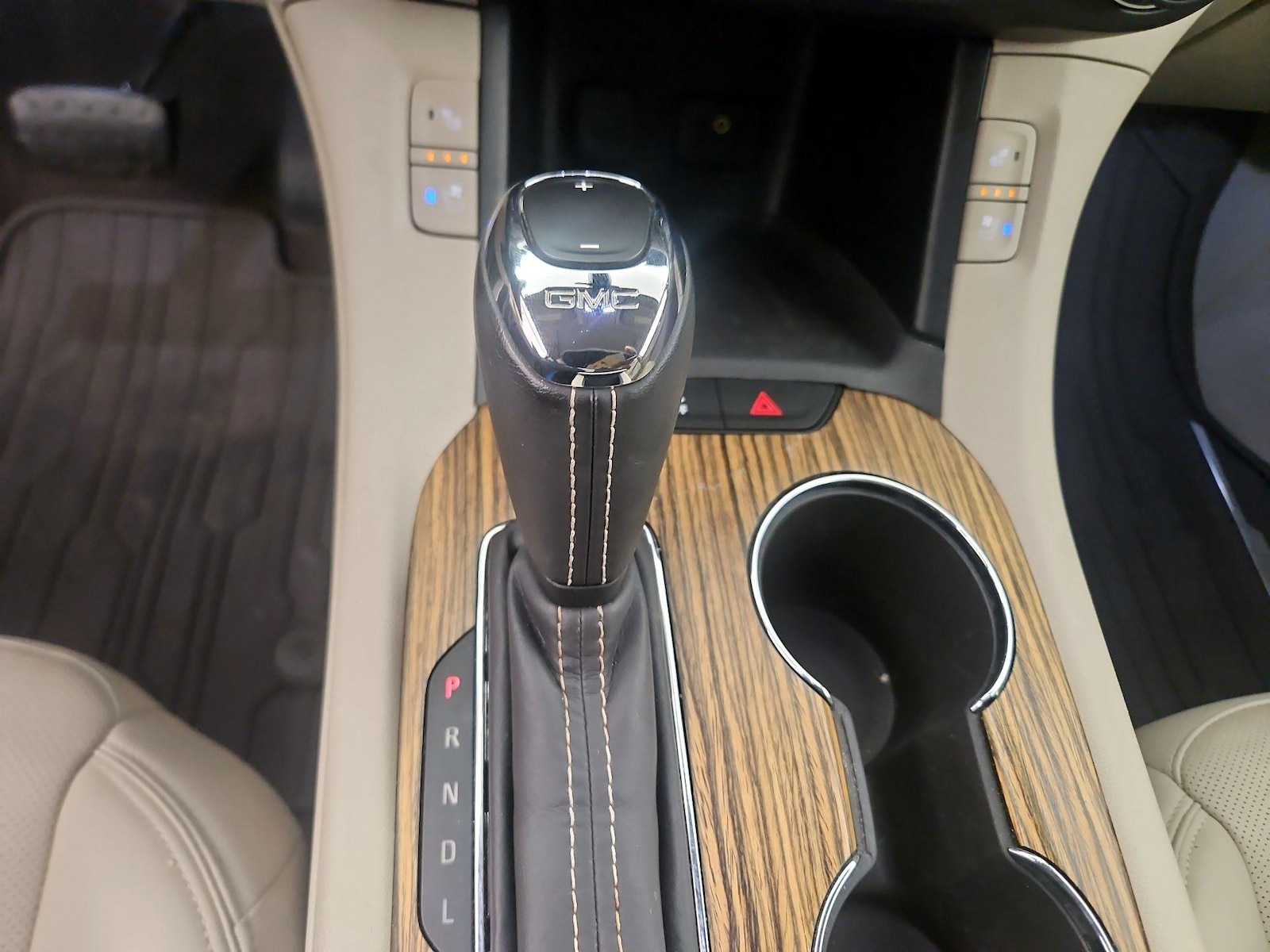 2019 GMC Acadia Denali - Photo 18