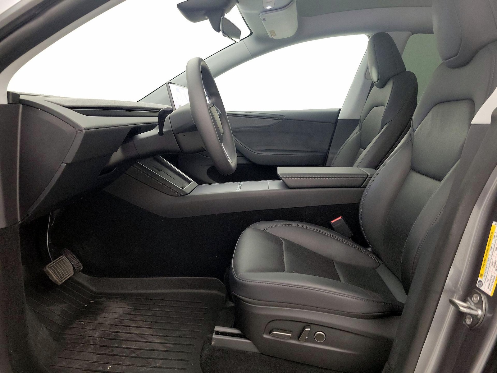 2026 Tesla Model Y Long Range - Photo 10