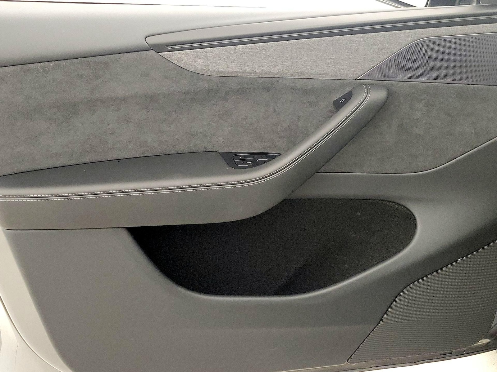 2026 Tesla Model Y Long Range - Photo 11