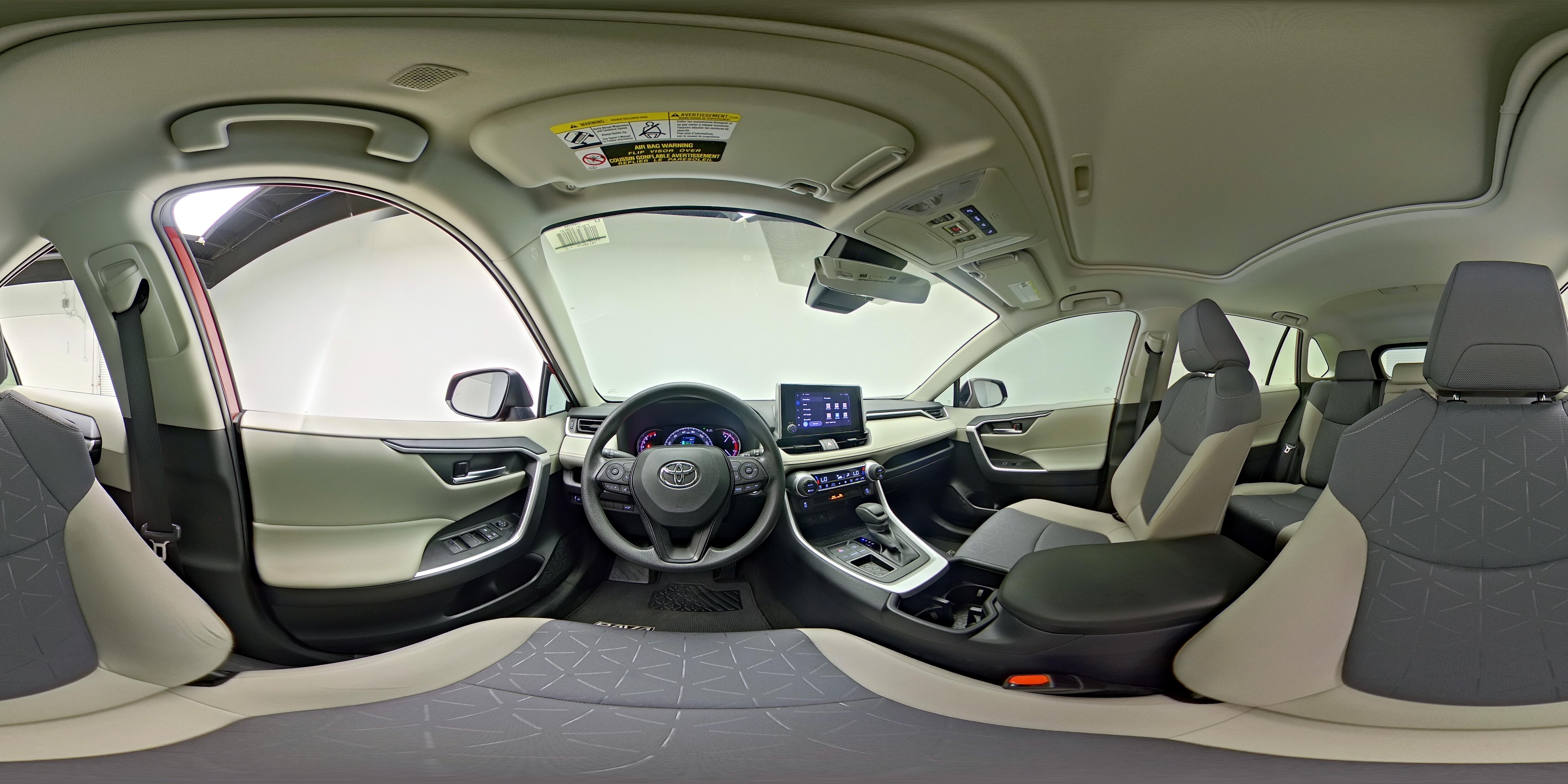 2025 Toyota RAV4 XLE - Photo 23