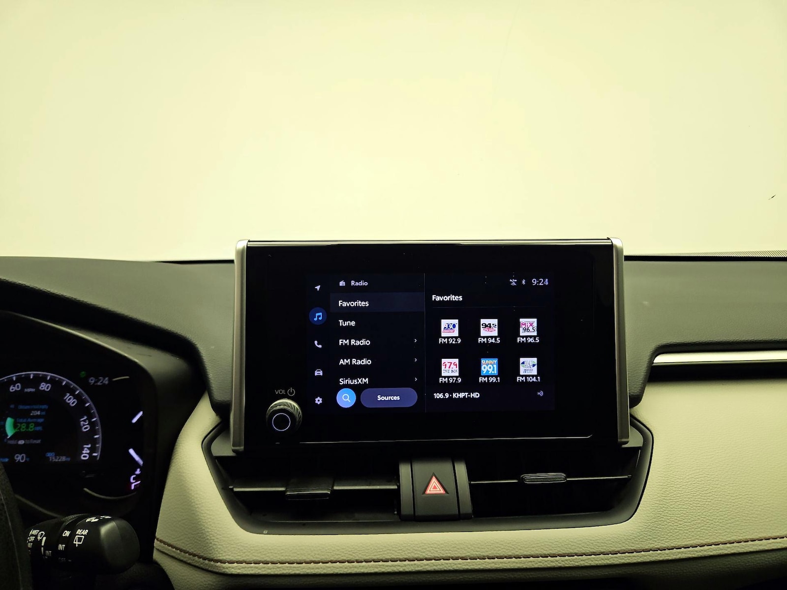 2025 Toyota RAV4 XLE - Photo 14