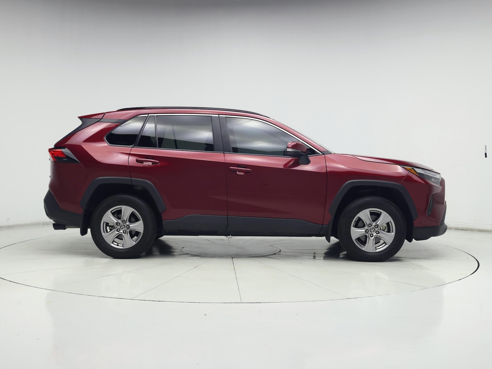 2025 Toyota RAV4 XLE - Photo 8