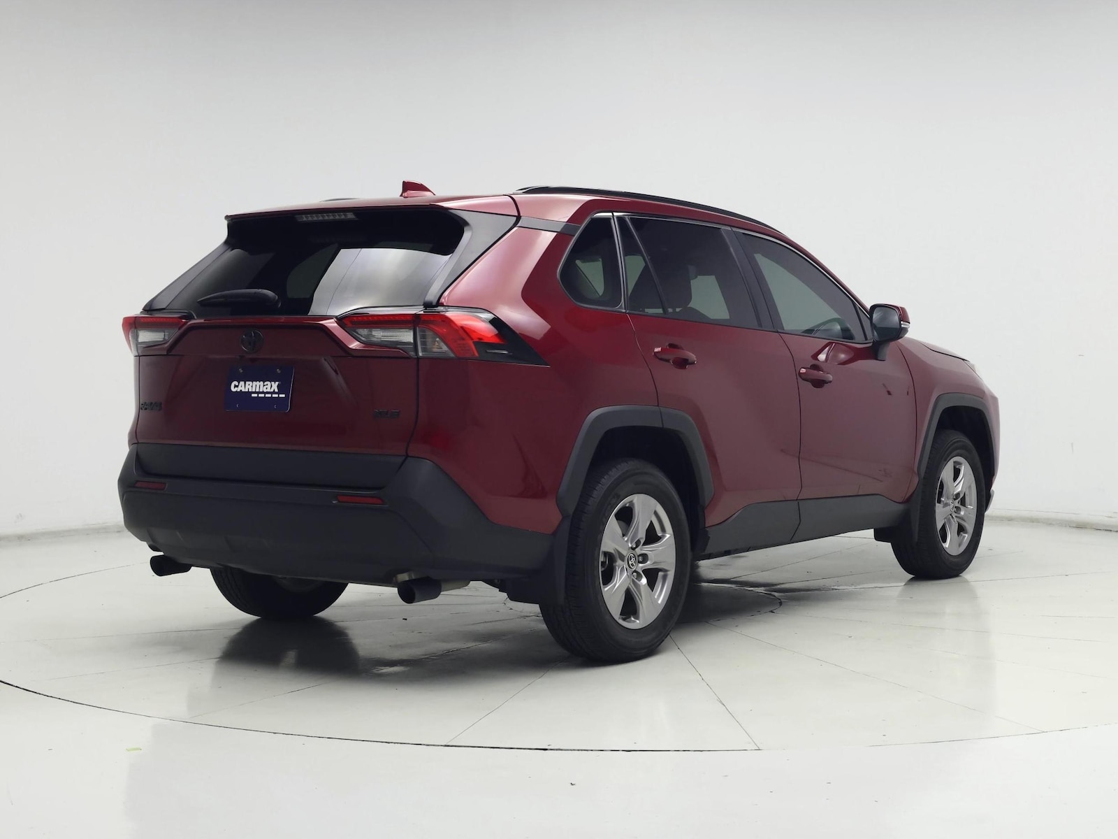 2025 Toyota RAV4 XLE - Photo 9