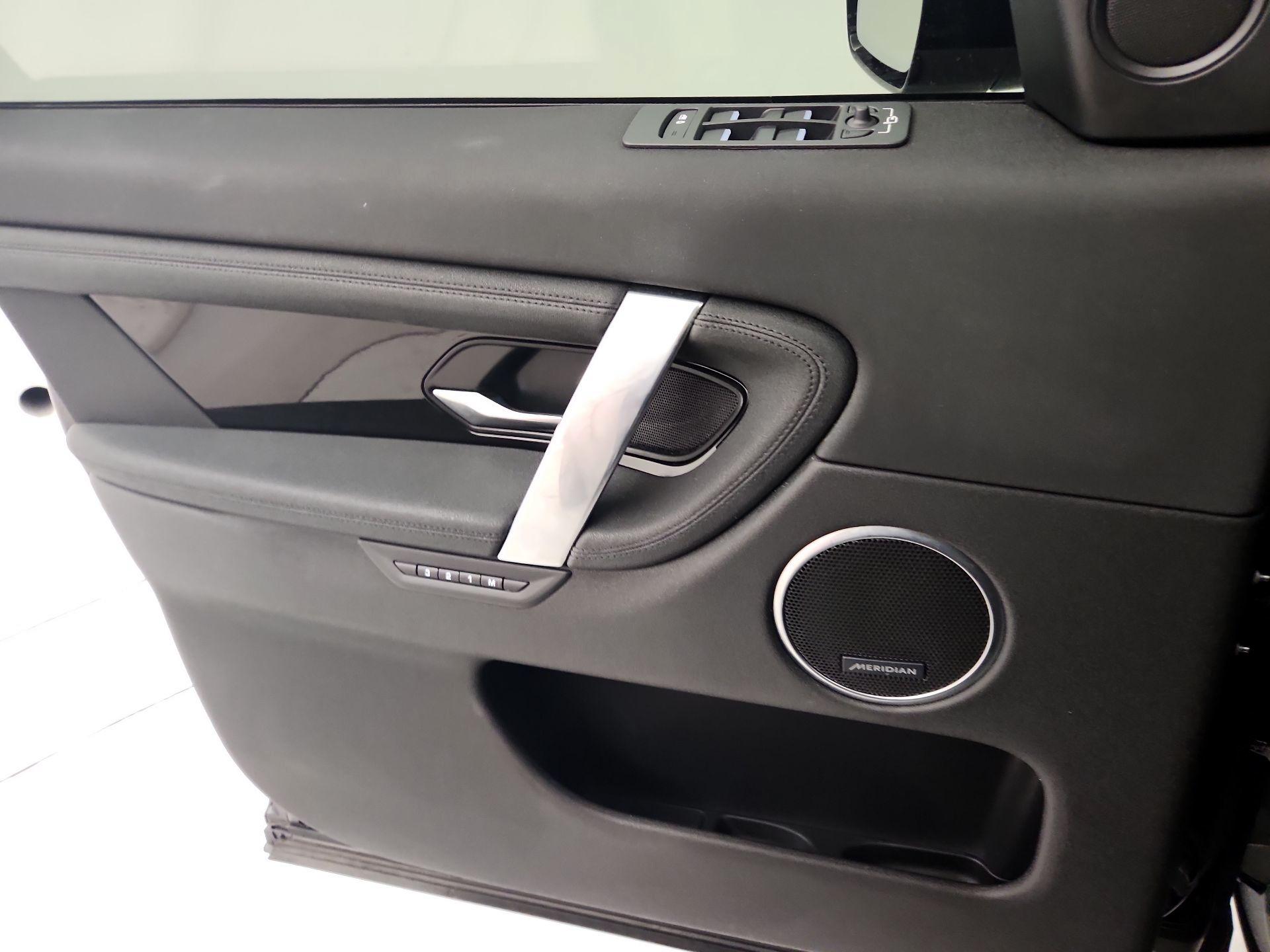 Thumbnail: 2021 Land Rover Discovery Sport - 12