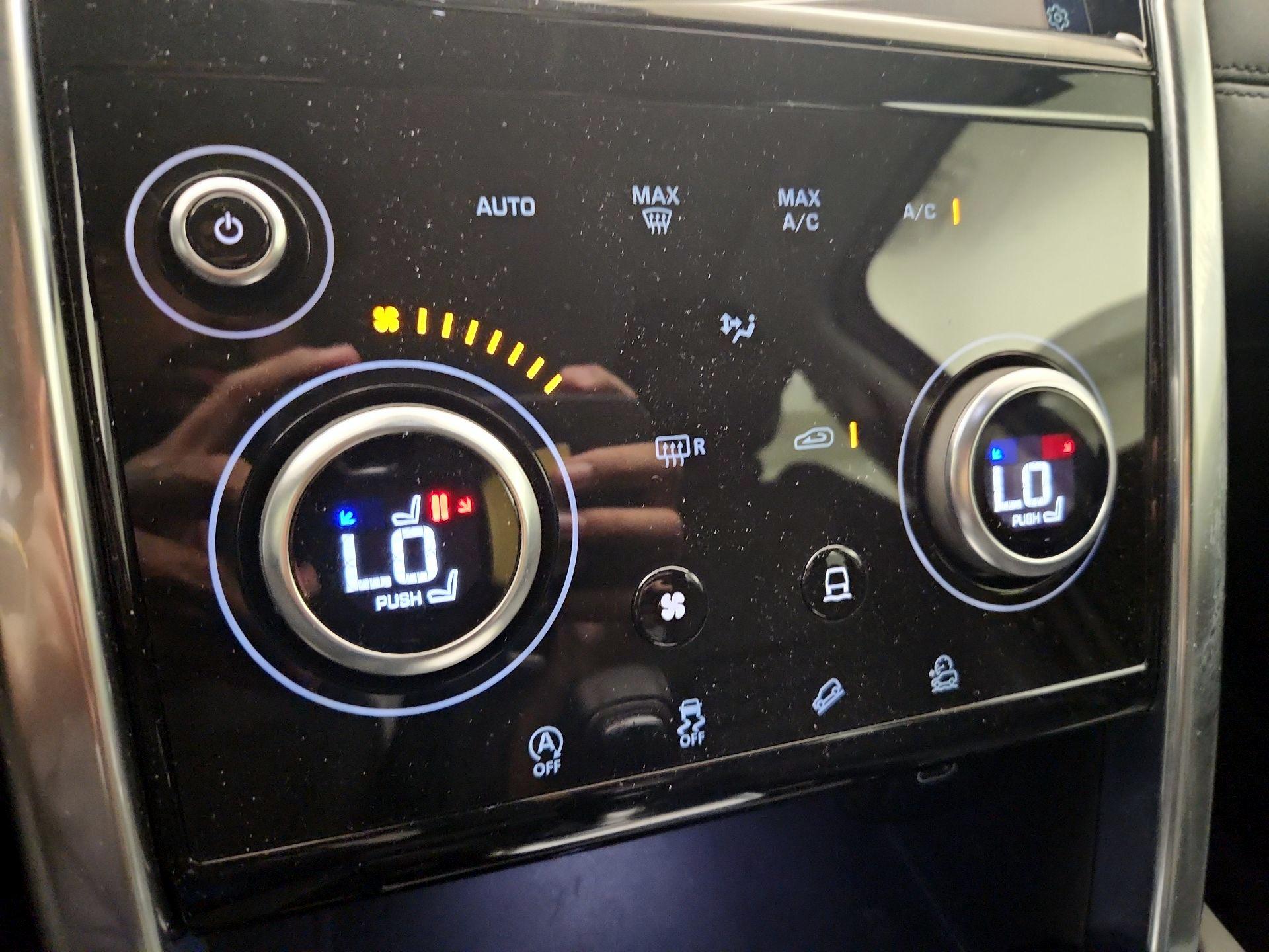 Thumbnail: 2021 Land Rover Discovery Sport - 16