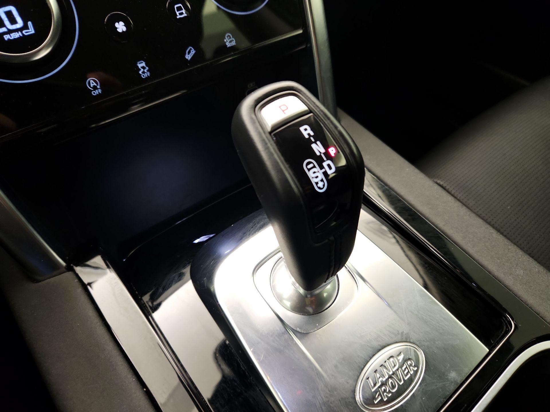 Thumbnail: 2021 Land Rover Discovery Sport - 17