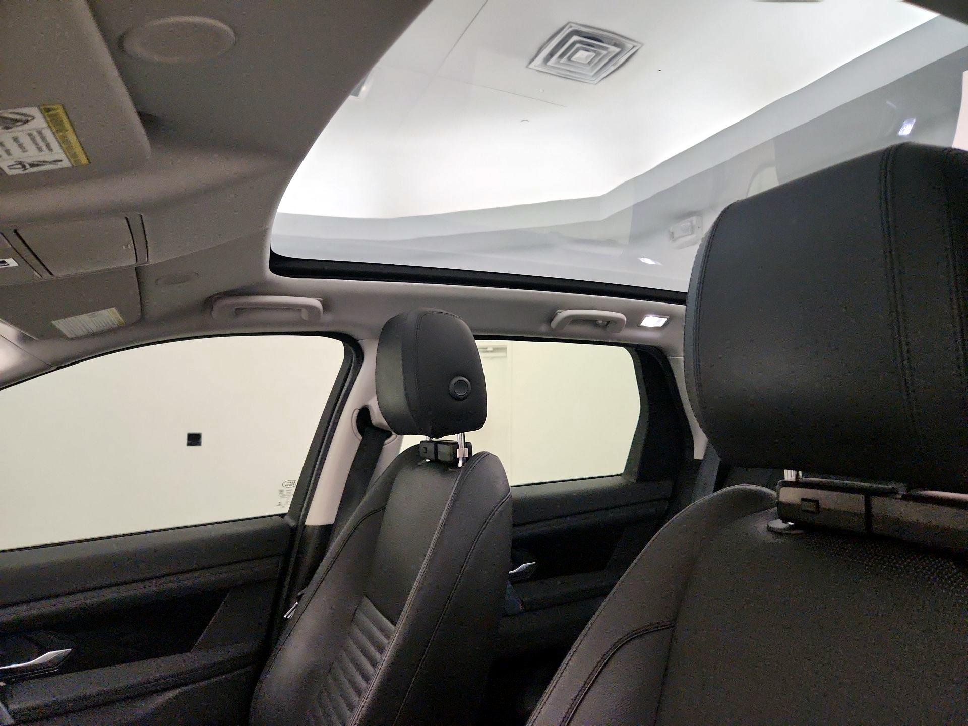 Thumbnail: 2021 Land Rover Discovery Sport - 19