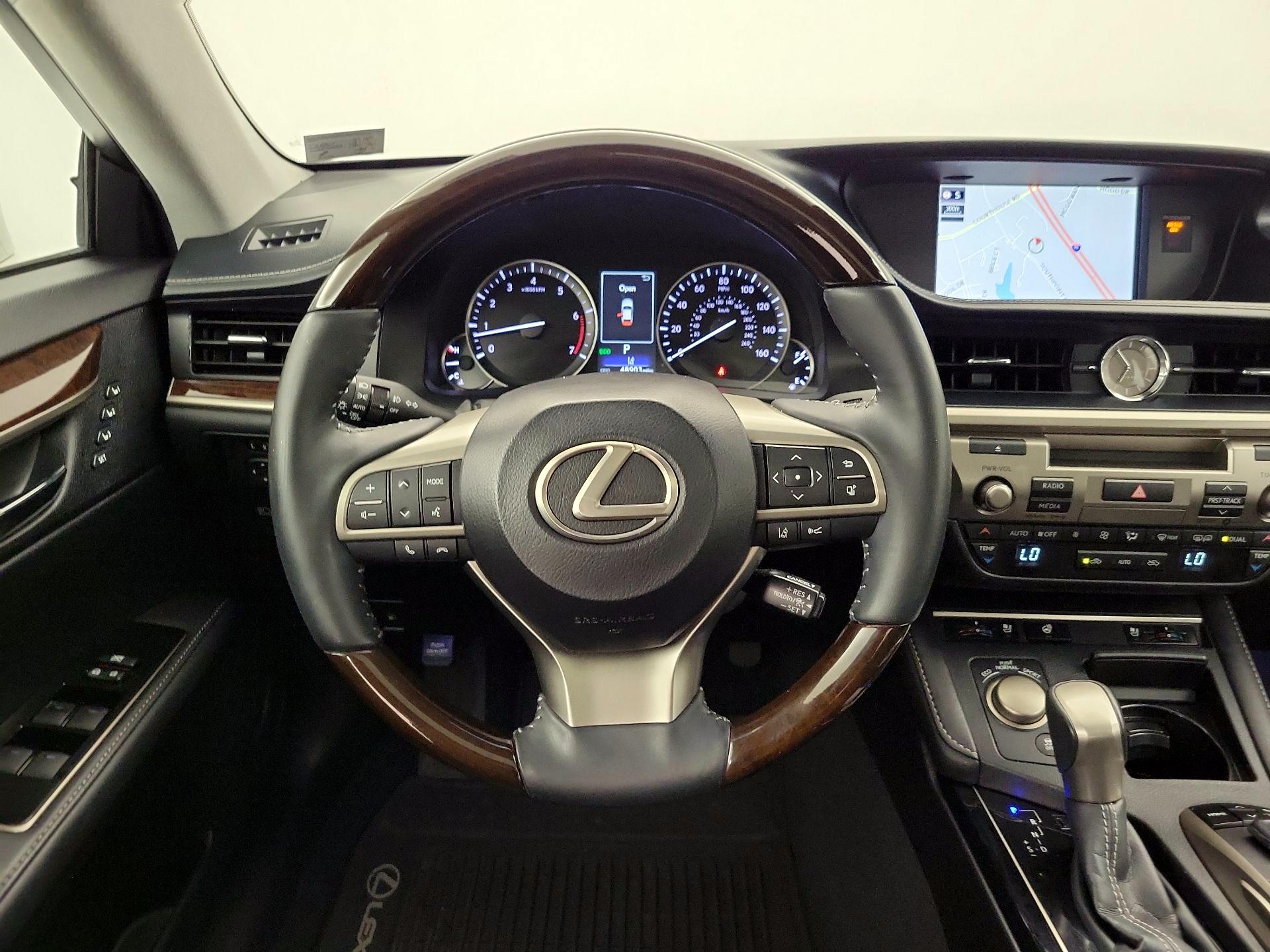 Thumbnail: 2017 Lexus ES - 10