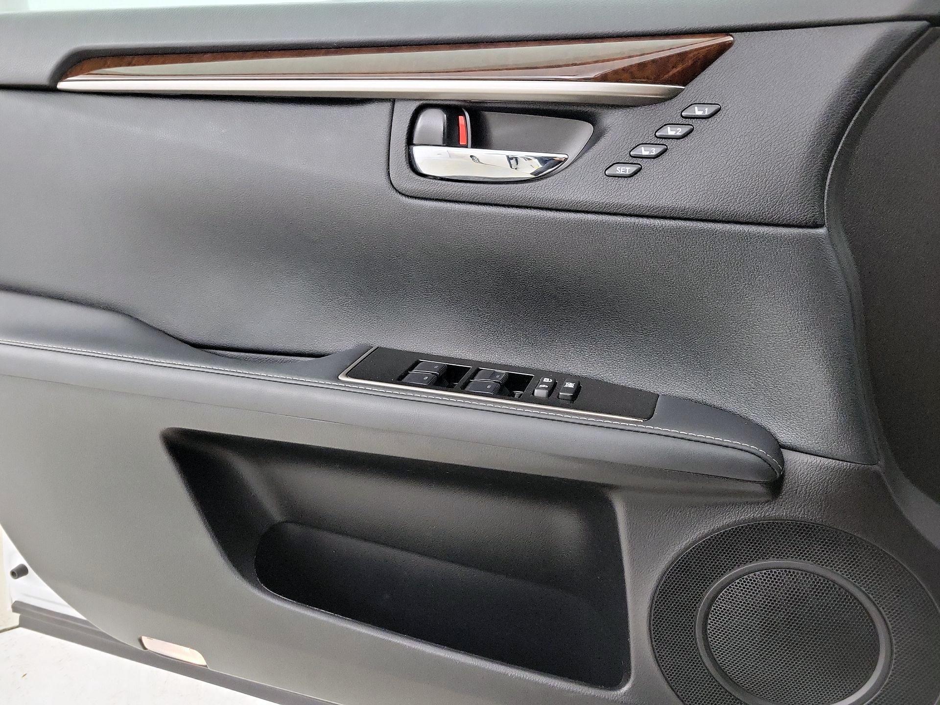 Thumbnail: 2017 Lexus ES - 12