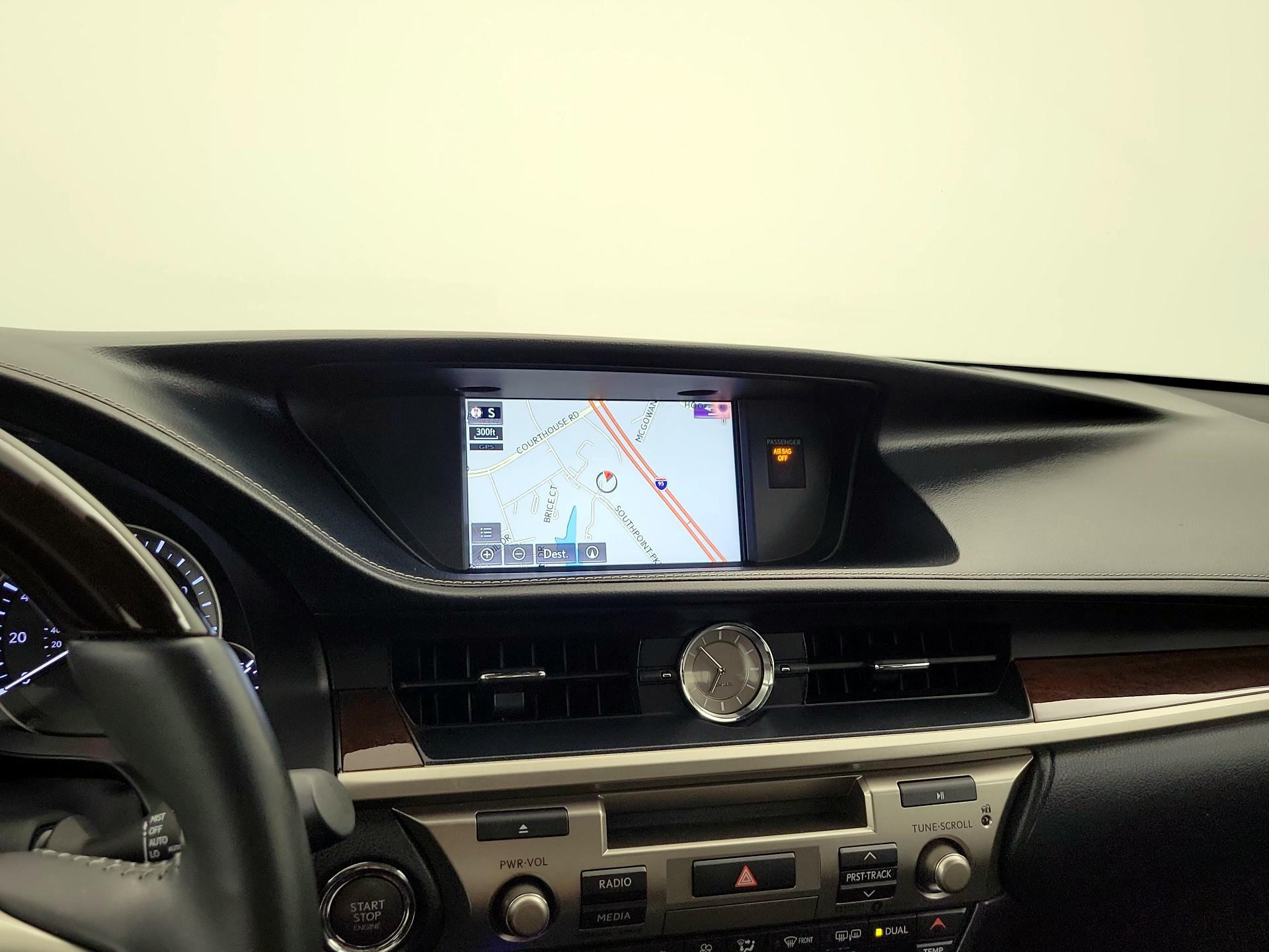 Thumbnail: 2017 Lexus ES - 14