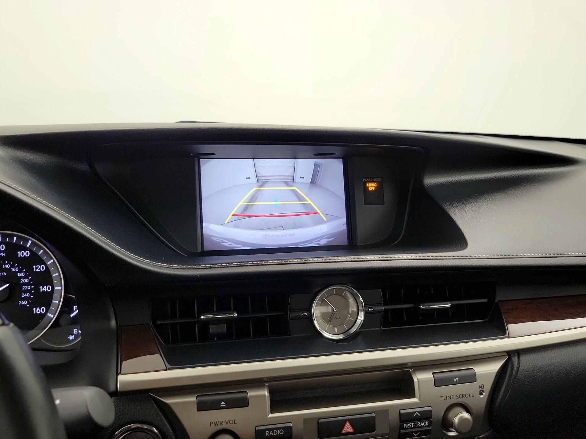 Thumbnail: 2017 Lexus ES - 15