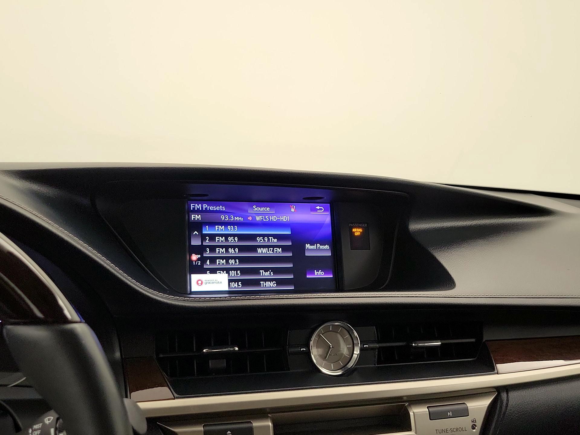 Thumbnail: 2017 Lexus ES - 16