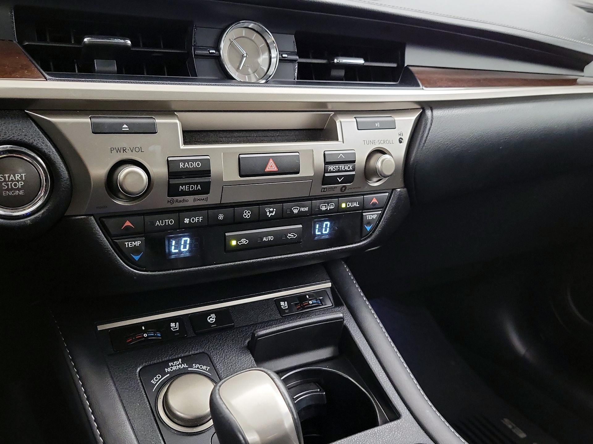 Thumbnail: 2017 Lexus ES - 17