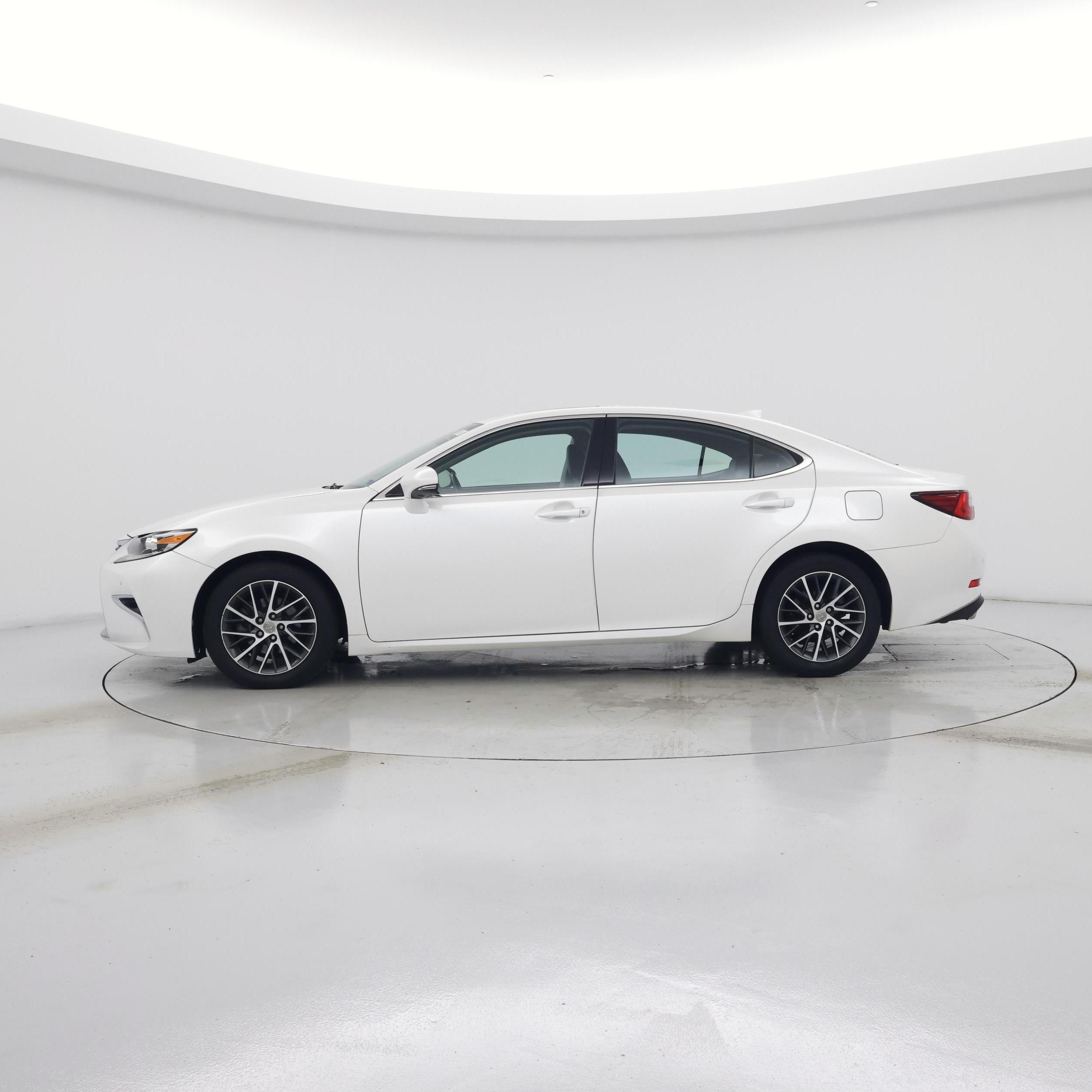 Thumbnail: 2017 Lexus ES - 3