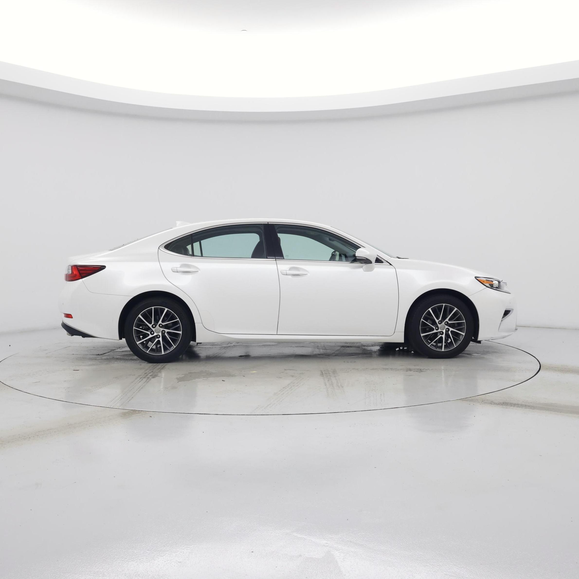Thumbnail: 2017 Lexus ES - 7