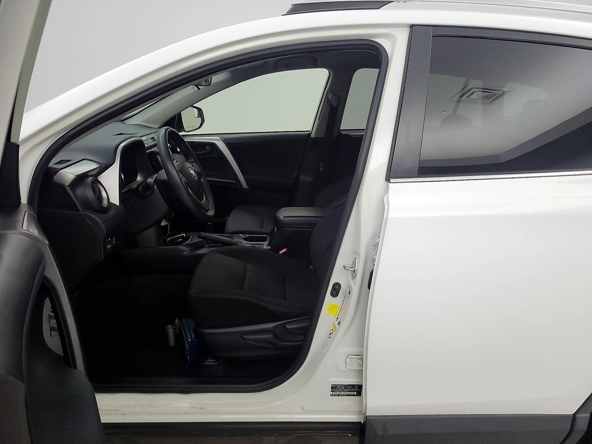 Thumbnail: 2016 Toyota RAV4 - 9