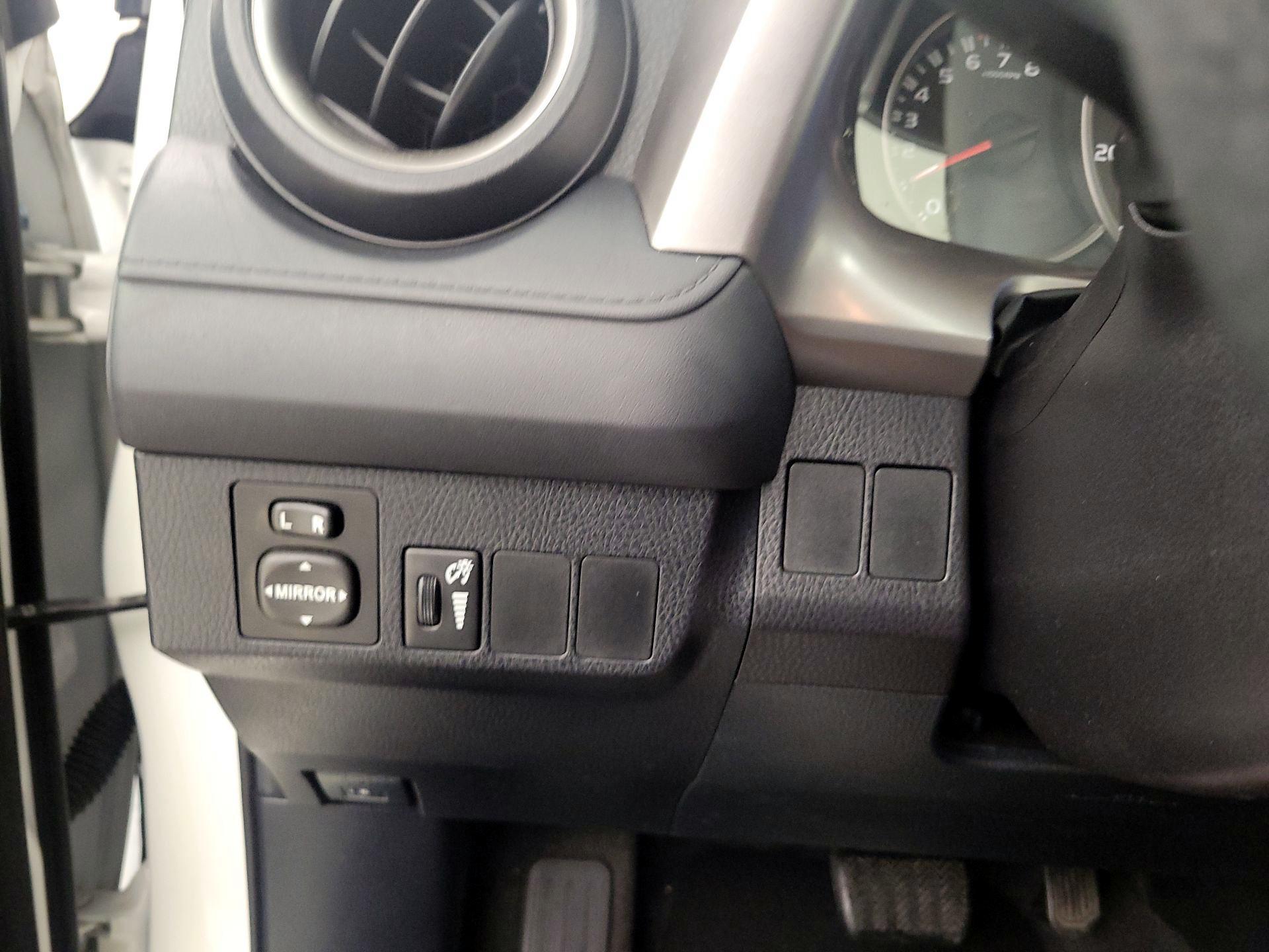 Thumbnail: 2016 Toyota RAV4 - 11