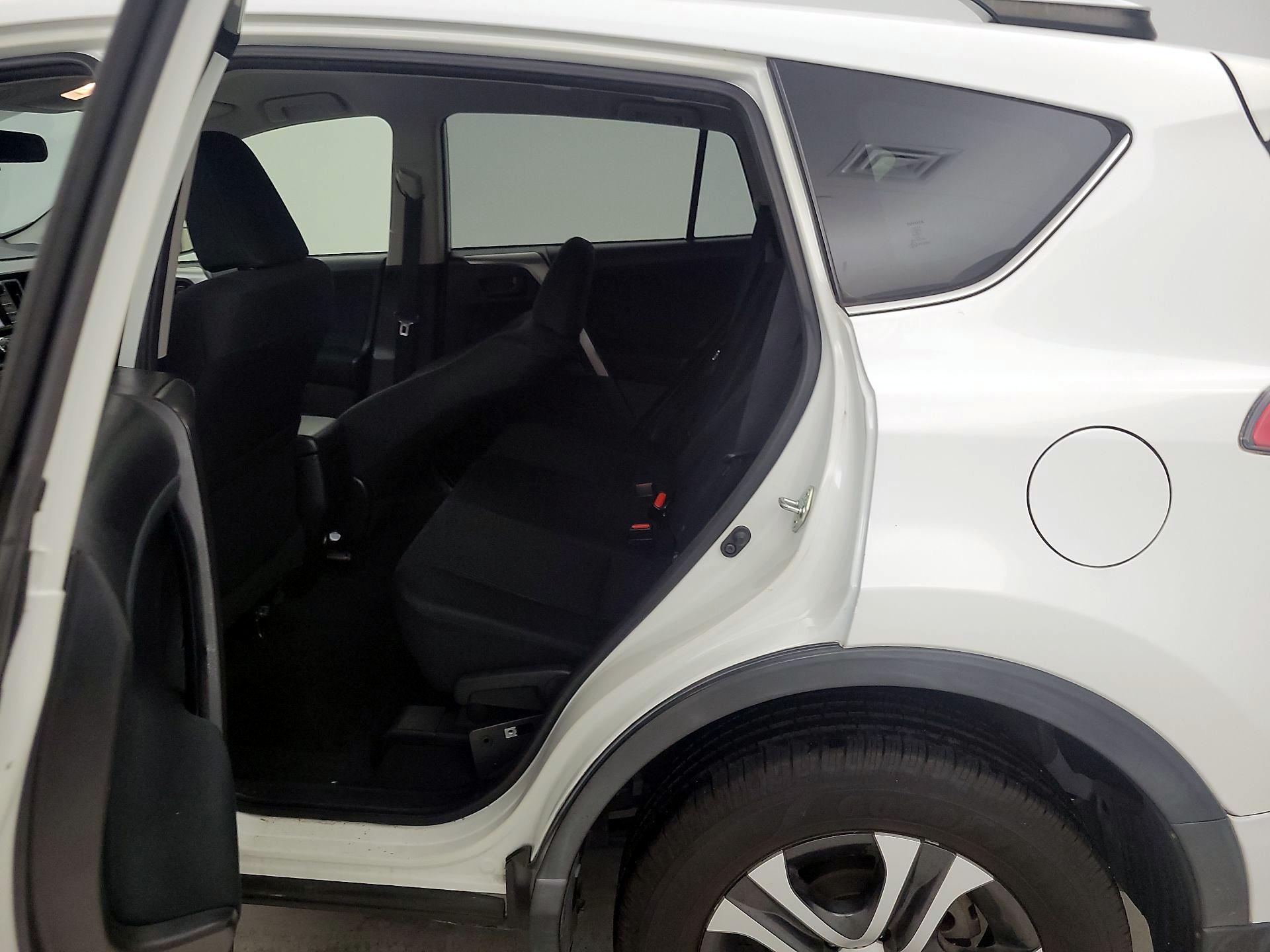Thumbnail: 2016 Toyota RAV4 - 17