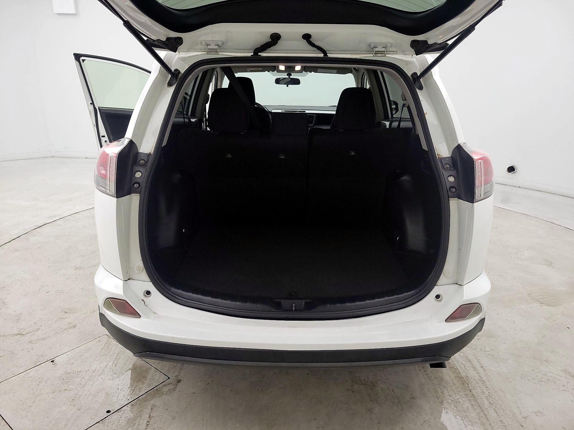 Thumbnail: 2016 Toyota RAV4 - 18