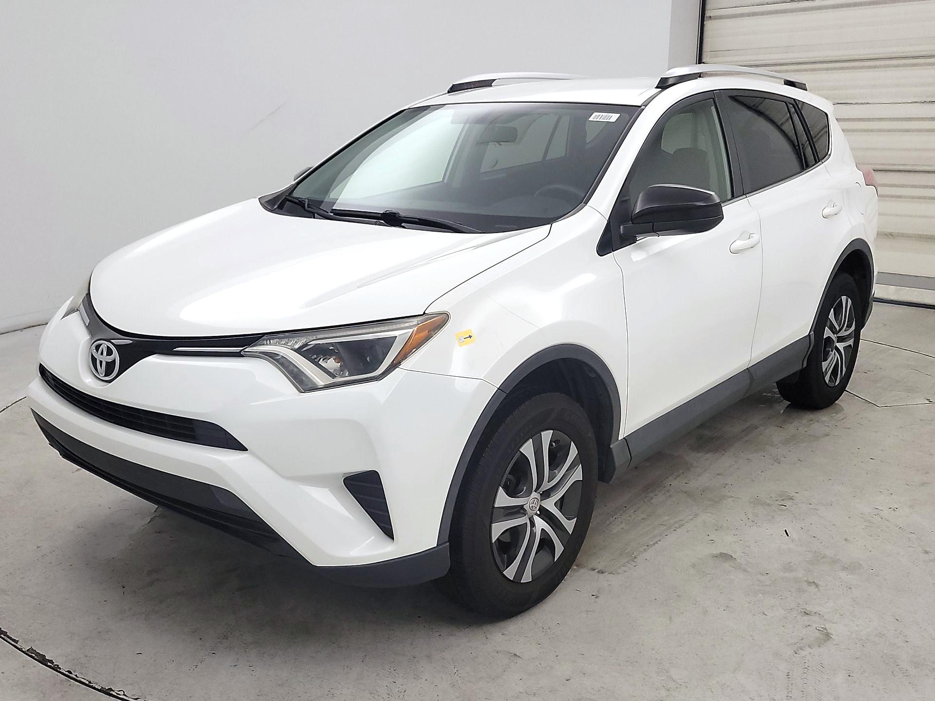 Thumbnail: 2016 Toyota RAV4 - 3