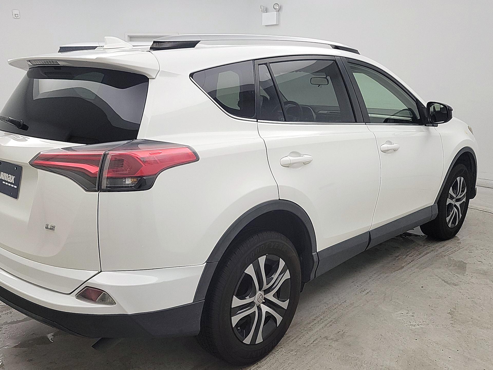 Thumbnail: 2016 Toyota RAV4 - 5