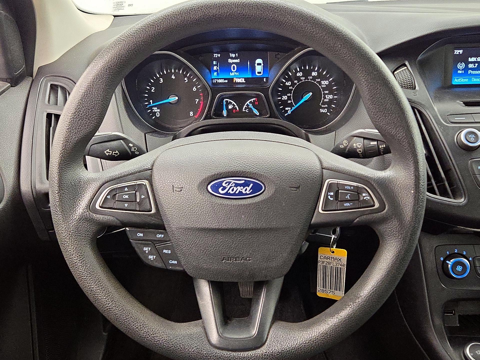 Thumbnail: 2015 Ford Focus - 10