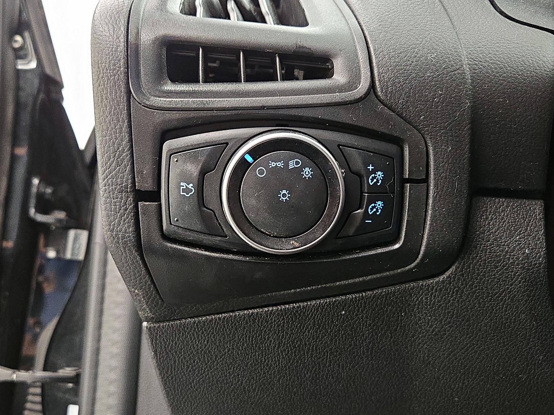 Thumbnail: 2015 Ford Focus - 13