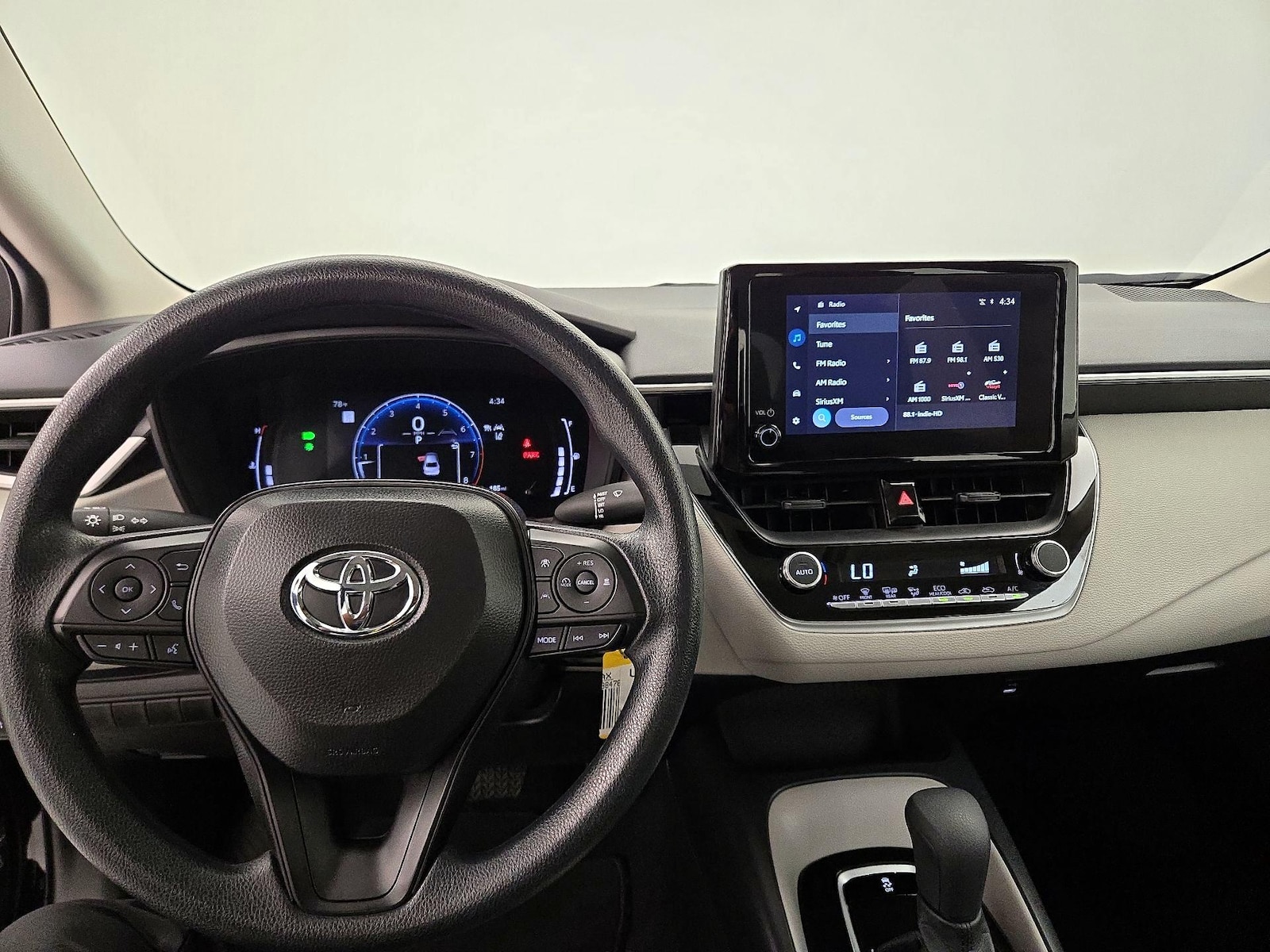 2026 Toyota Corolla LE - Photo 10