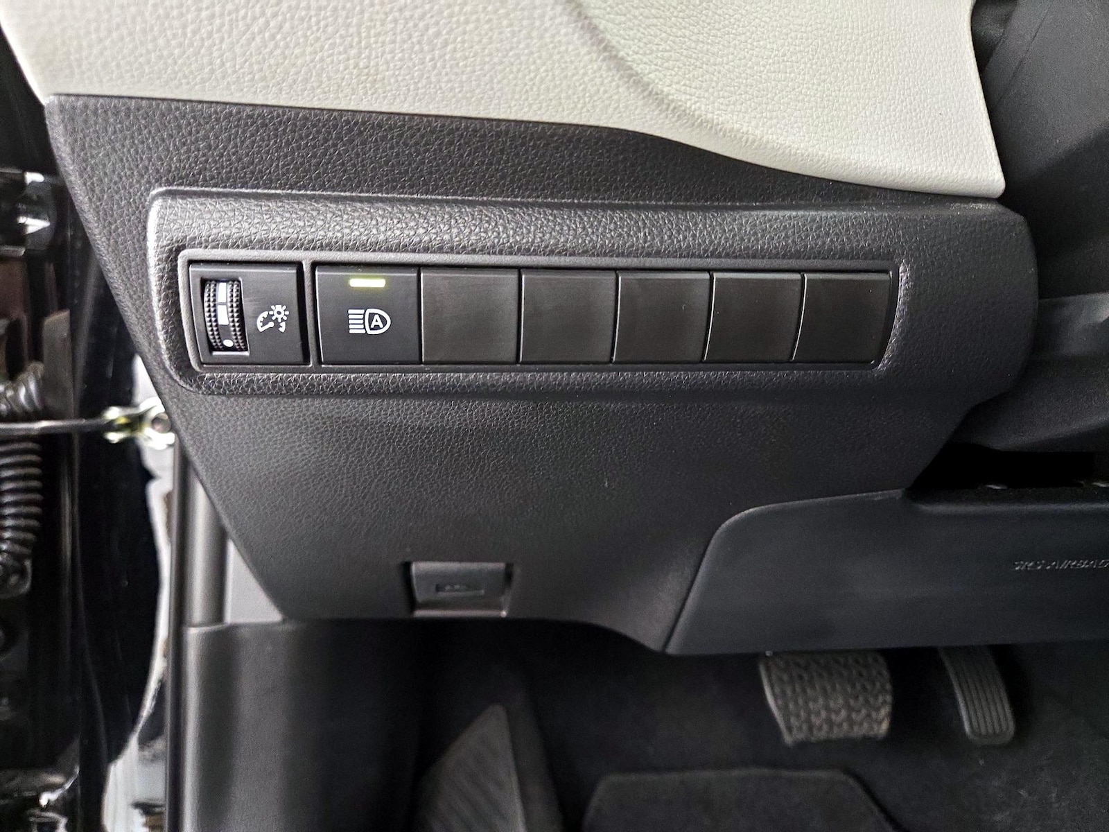 2026 Toyota Corolla LE - Photo 14