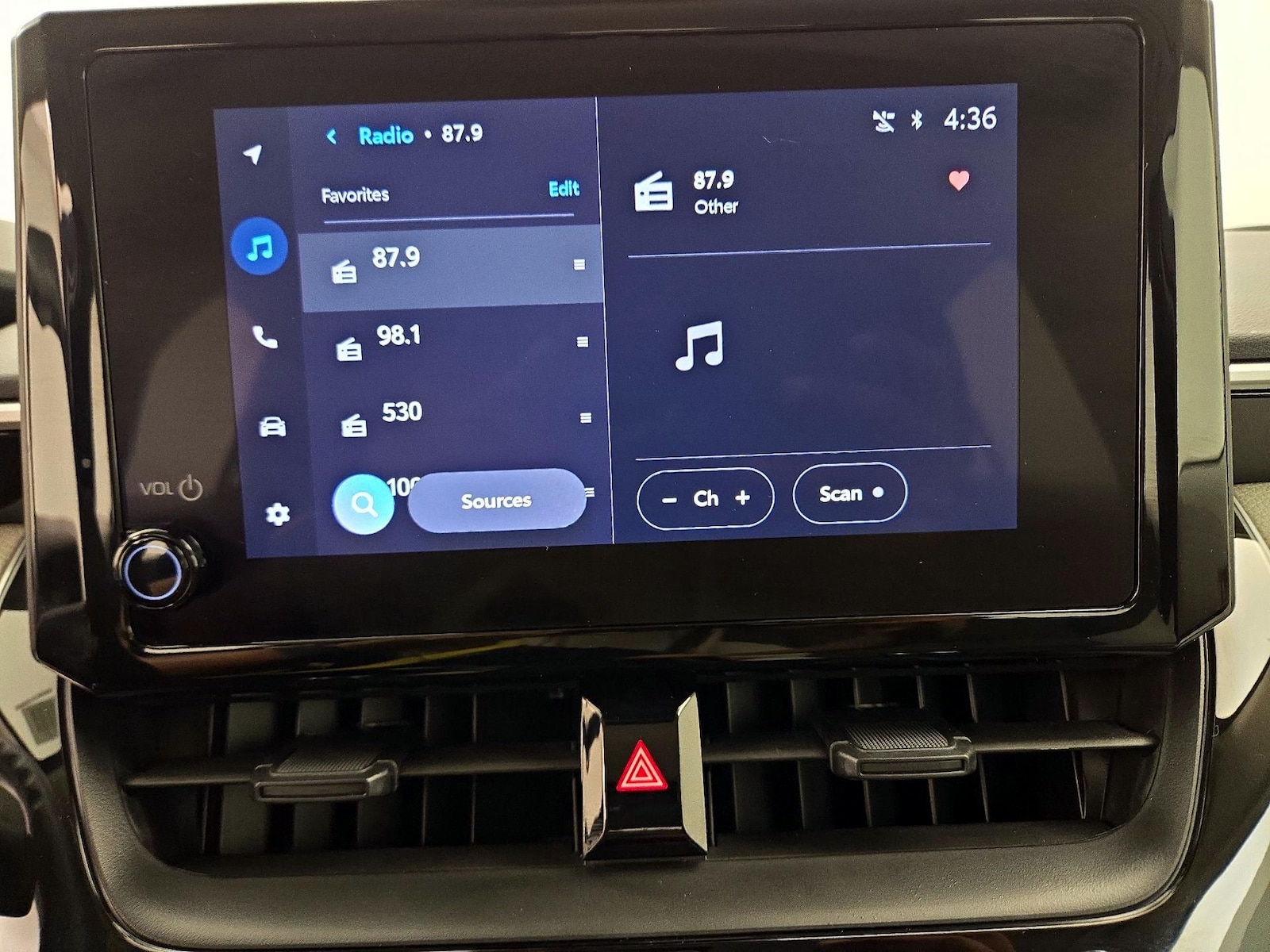 2026 Toyota Corolla LE - Photo 16
