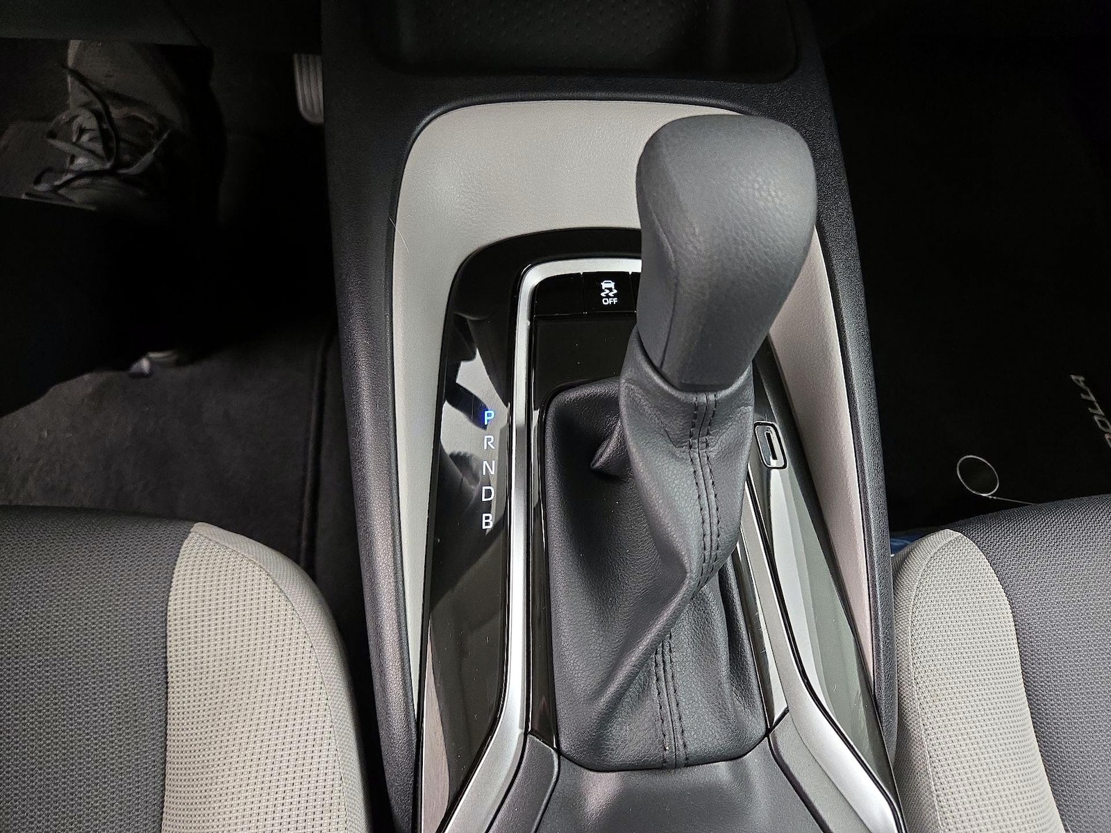 2026 Toyota Corolla LE - Photo 18