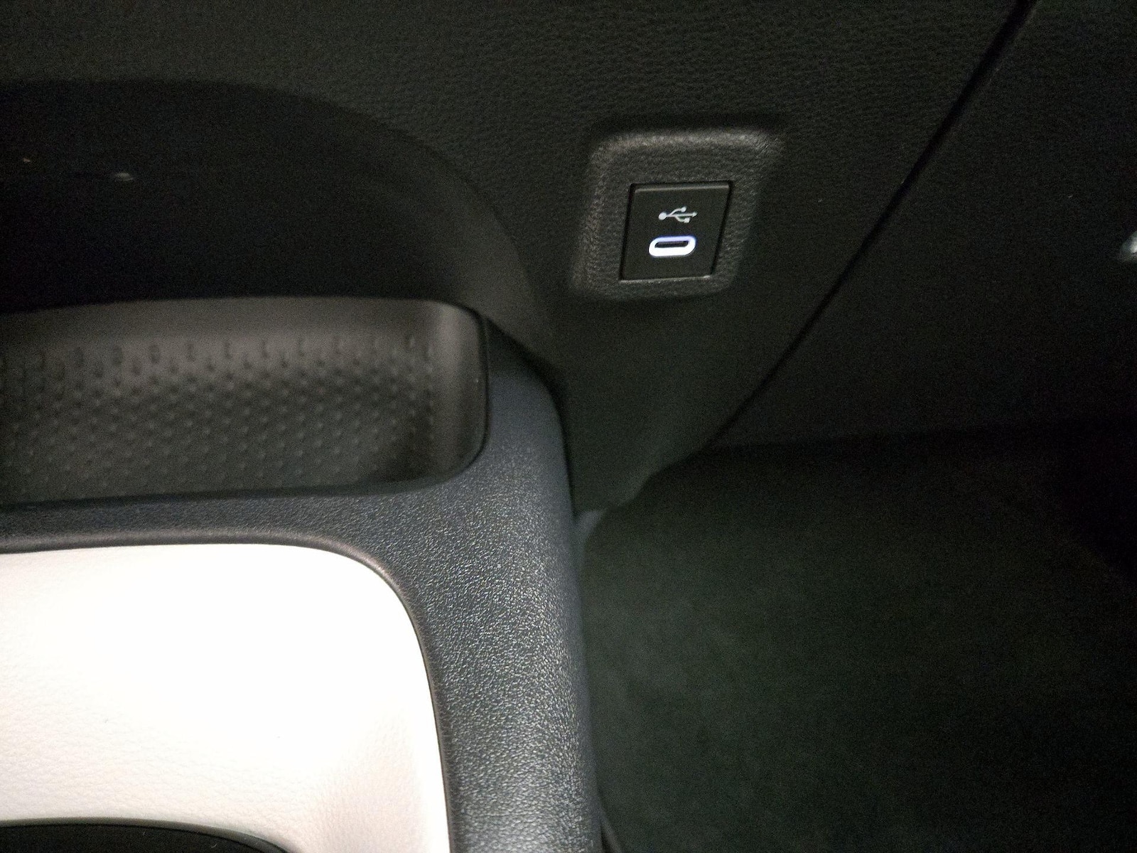 2026 Toyota Corolla LE - Photo 19