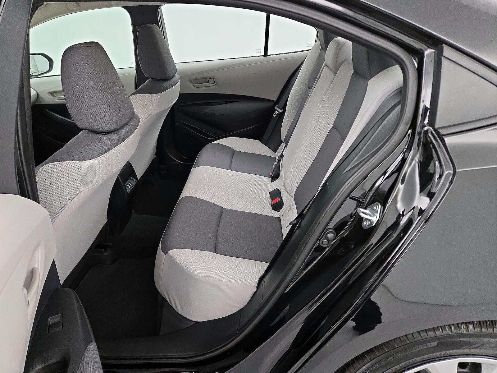 2026 Toyota Corolla LE - Photo 20