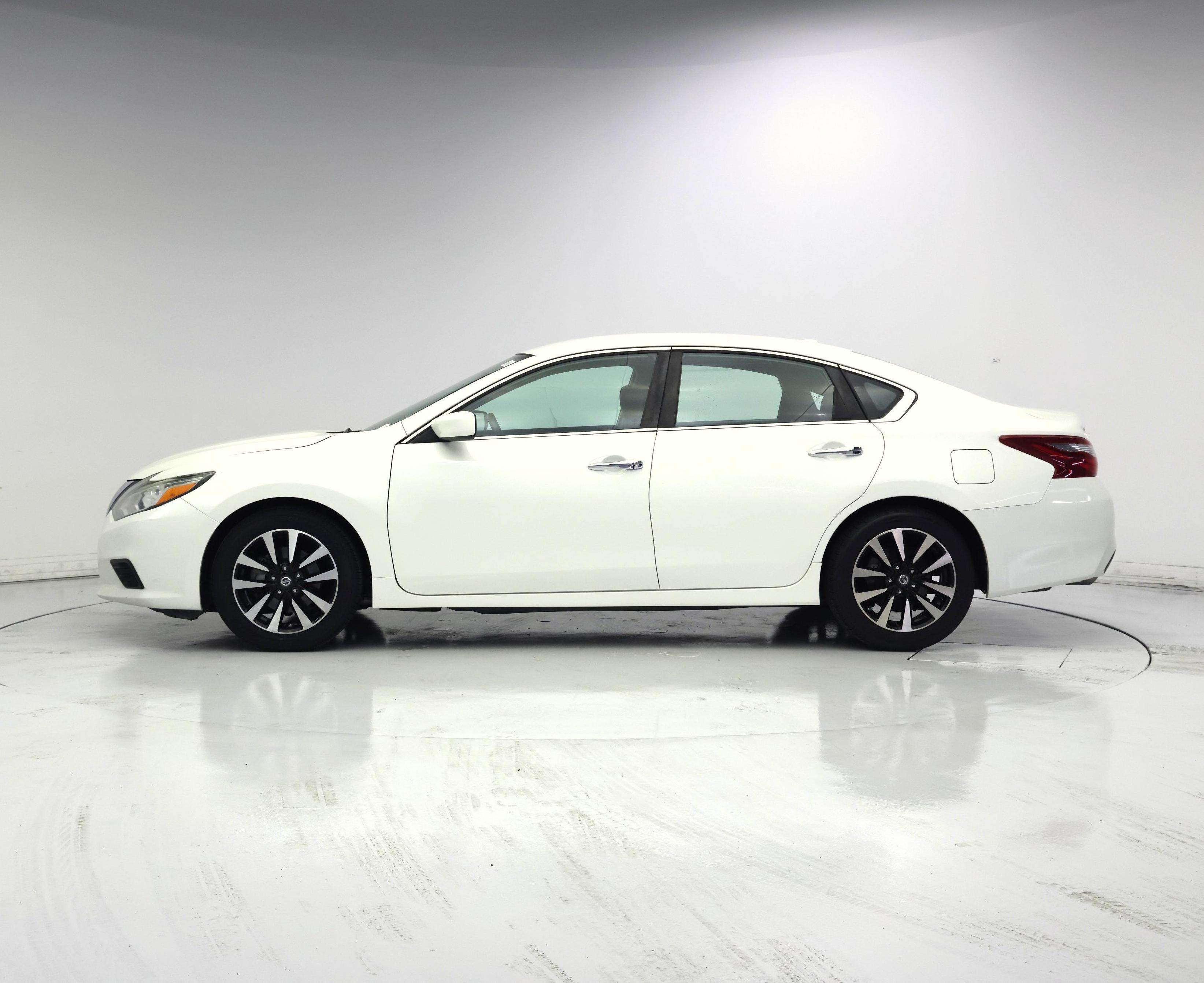 Thumbnail: 2018 Nissan Altima - 3
