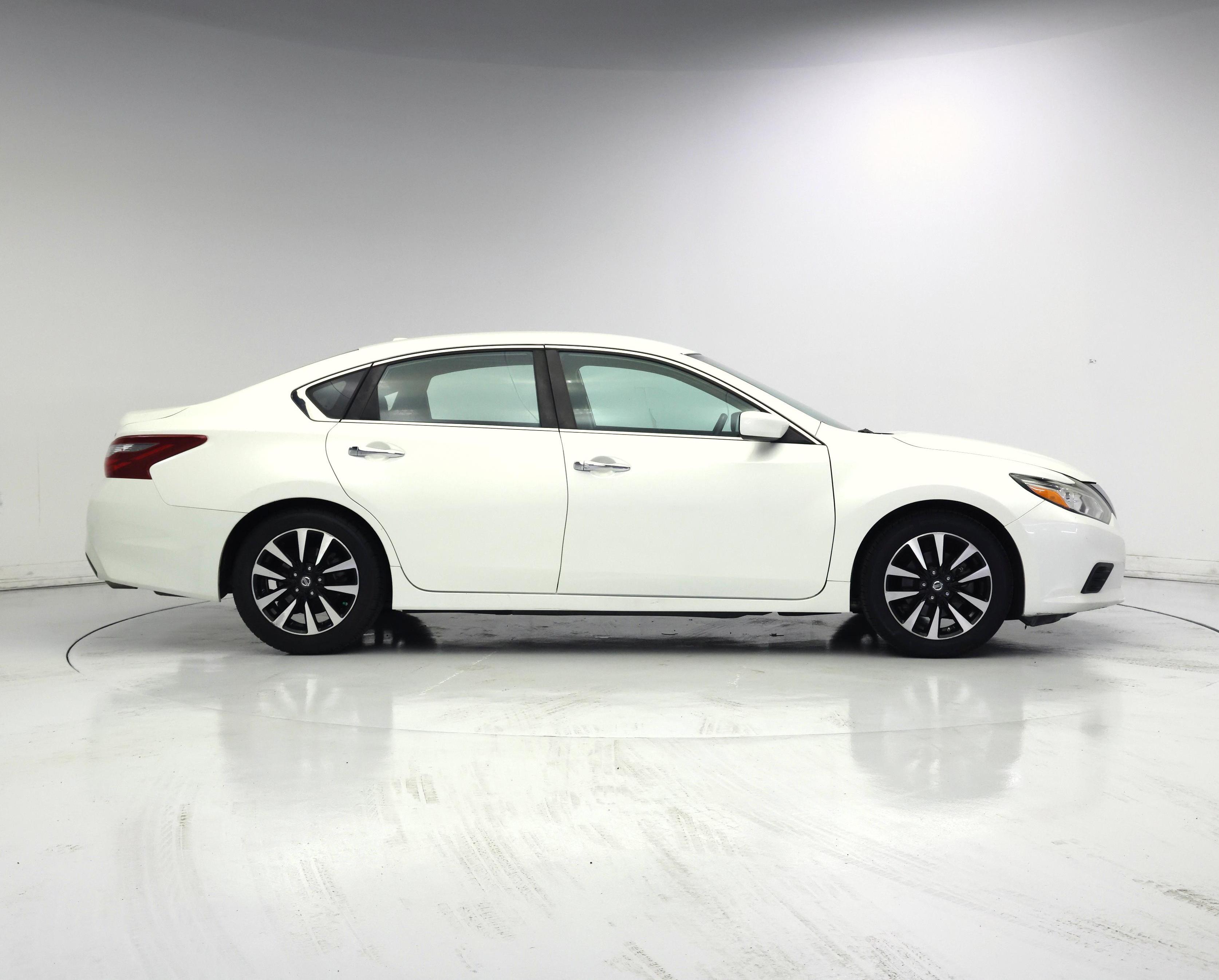 Thumbnail: 2018 Nissan Altima - 7
